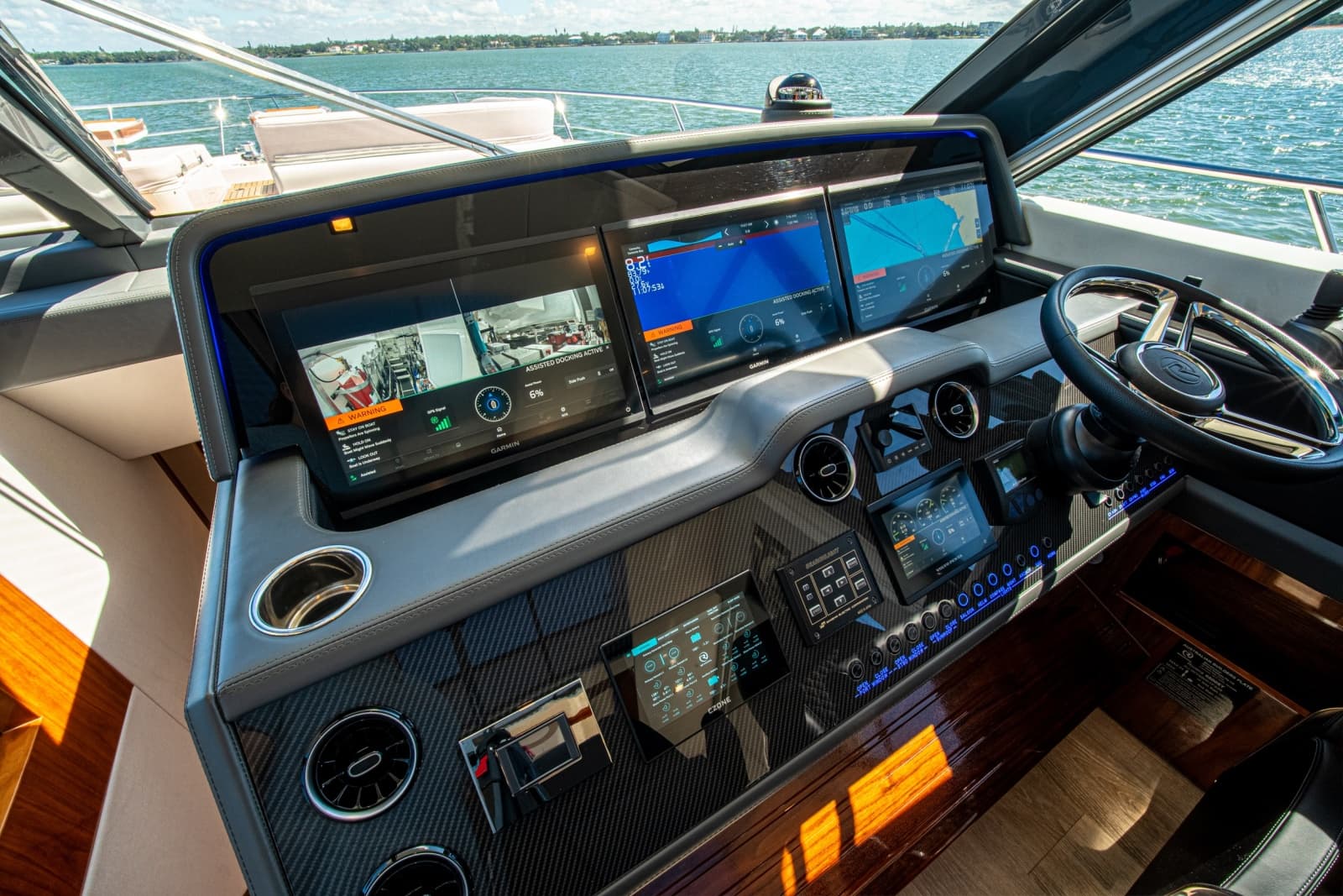 2025 Riviera 6800 Sport Yacht Platinum Edition - Photo 68