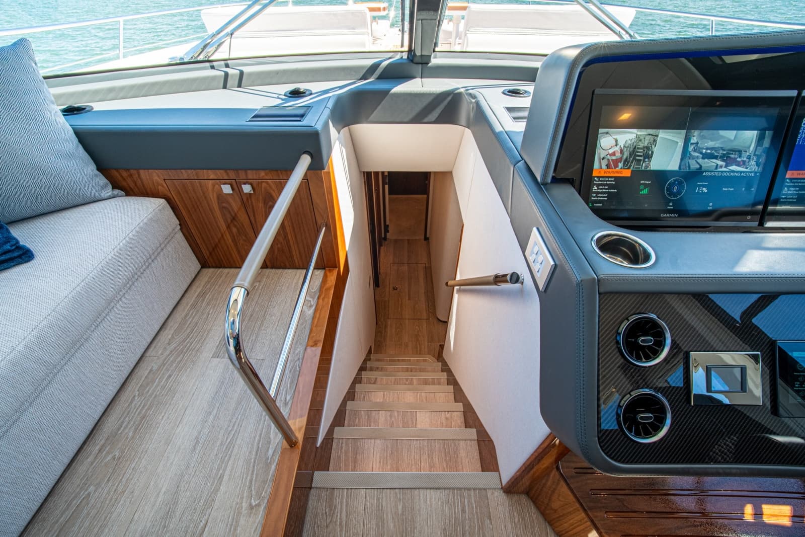 2025 Riviera 6800 Sport Yacht Platinum Edition - Photo 72