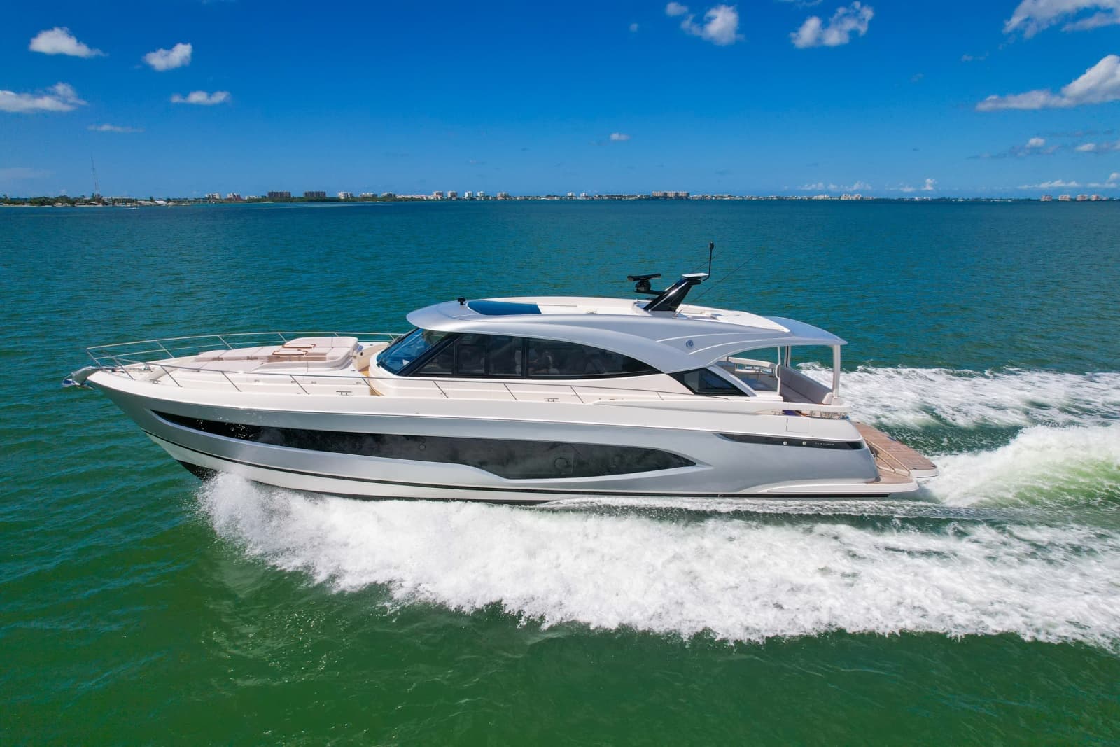 2025 Riviera 6800 Sport Yacht Platinum Edition - Photo 4
