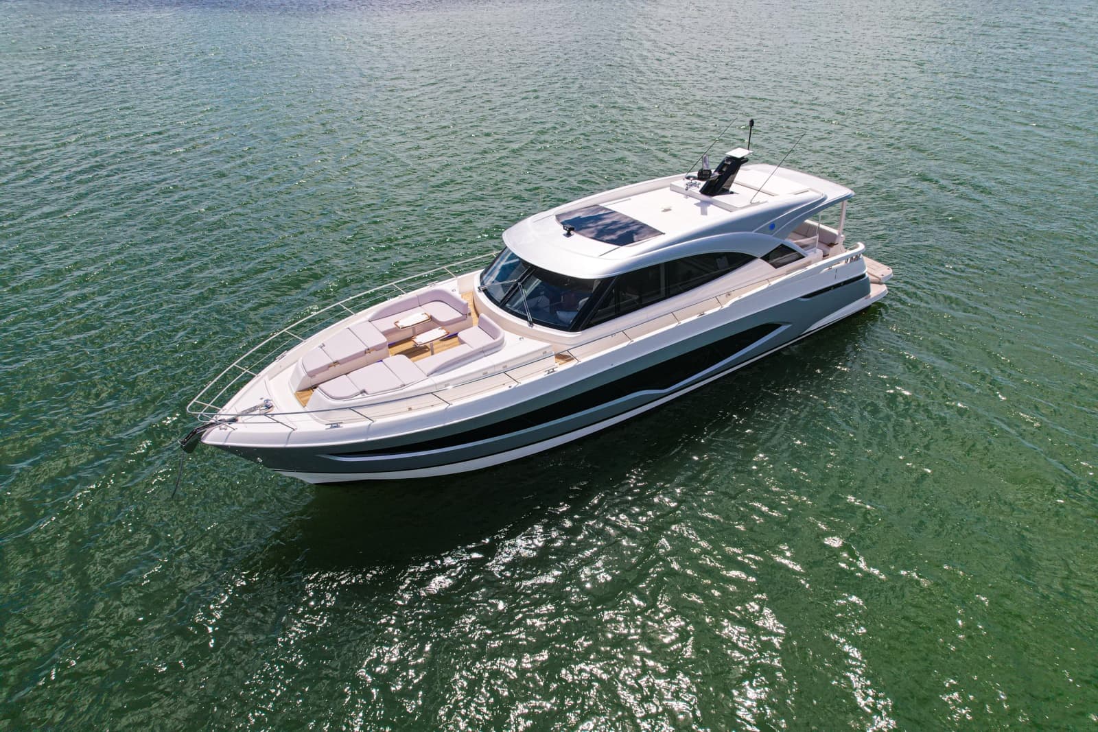 2025 Riviera 6800 Sport Yacht Platinum Edition - Photo 36