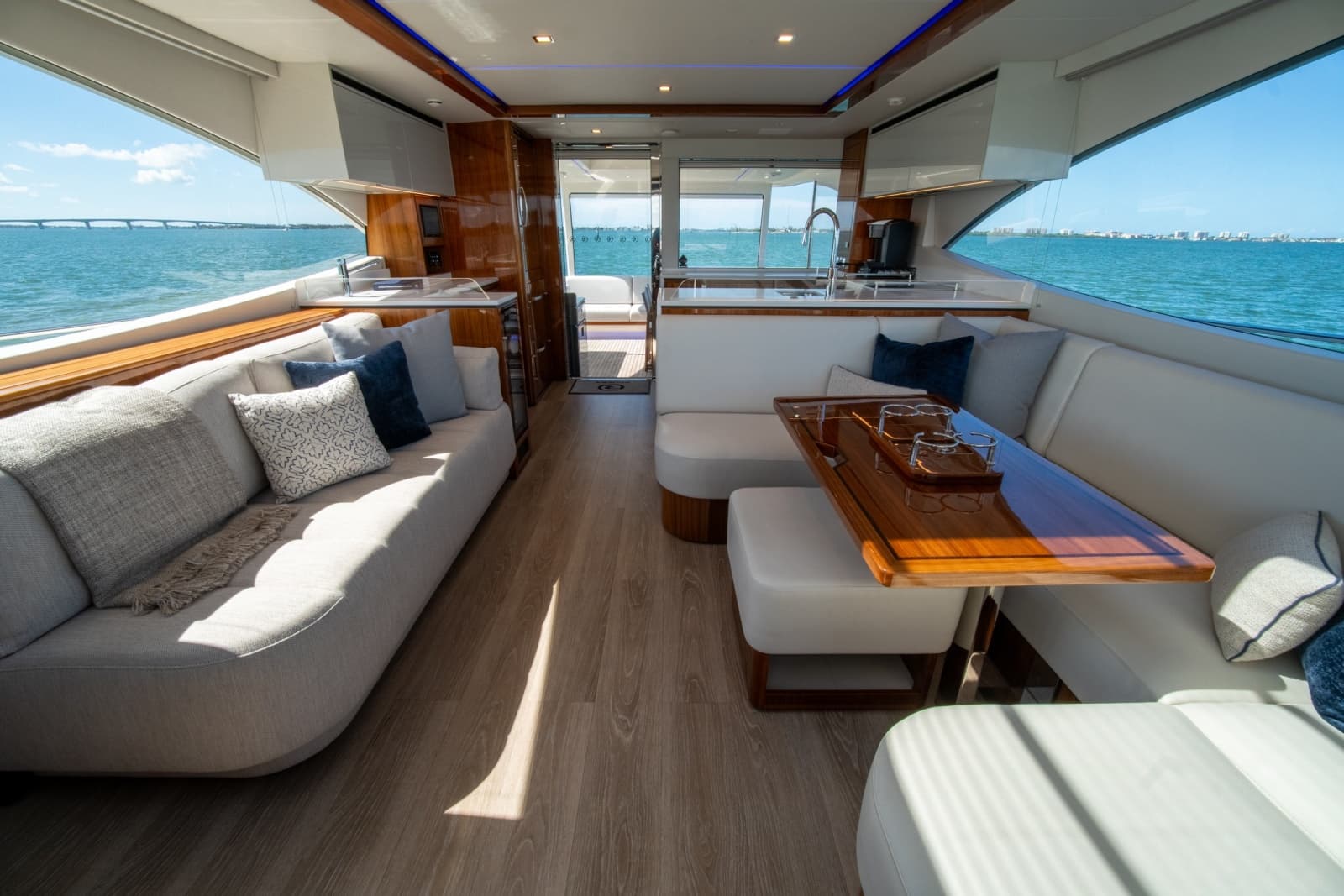 2025 Riviera 6800 Sport Yacht Platinum Edition - Photo 69