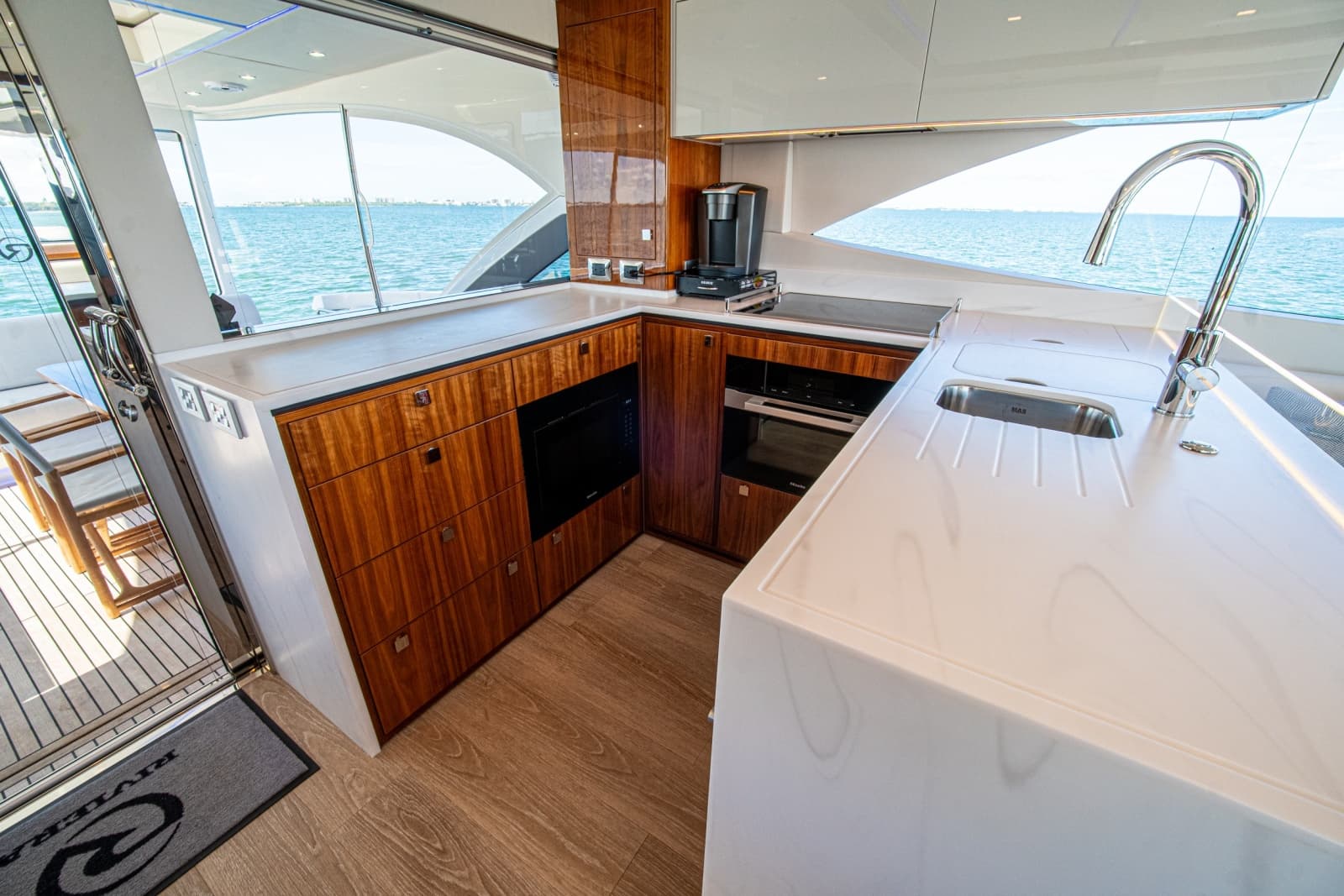 2025 Riviera 6800 Sport Yacht Platinum Edition - Photo 51