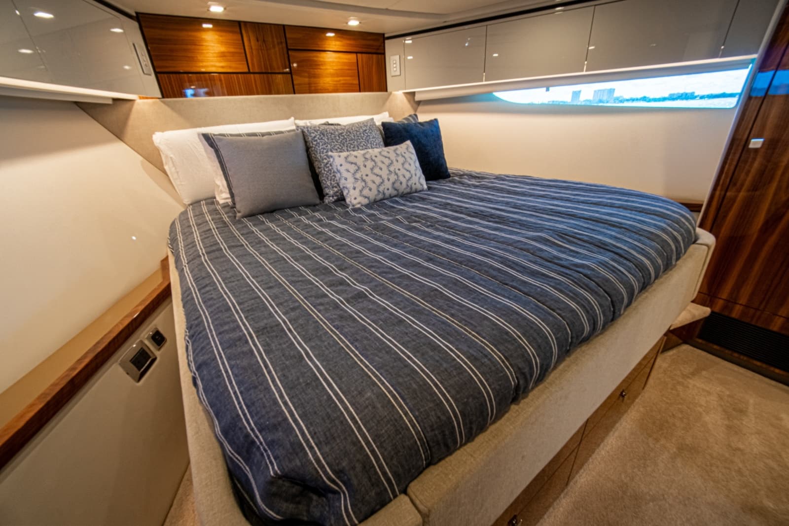 2025 Riviera 6800 Sport Yacht Platinum Edition - Photo 88