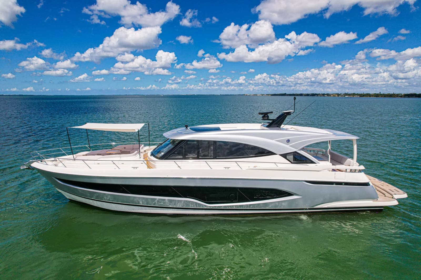 2025 Riviera 6800 Sport Yacht Platinum Edition - Photo 16