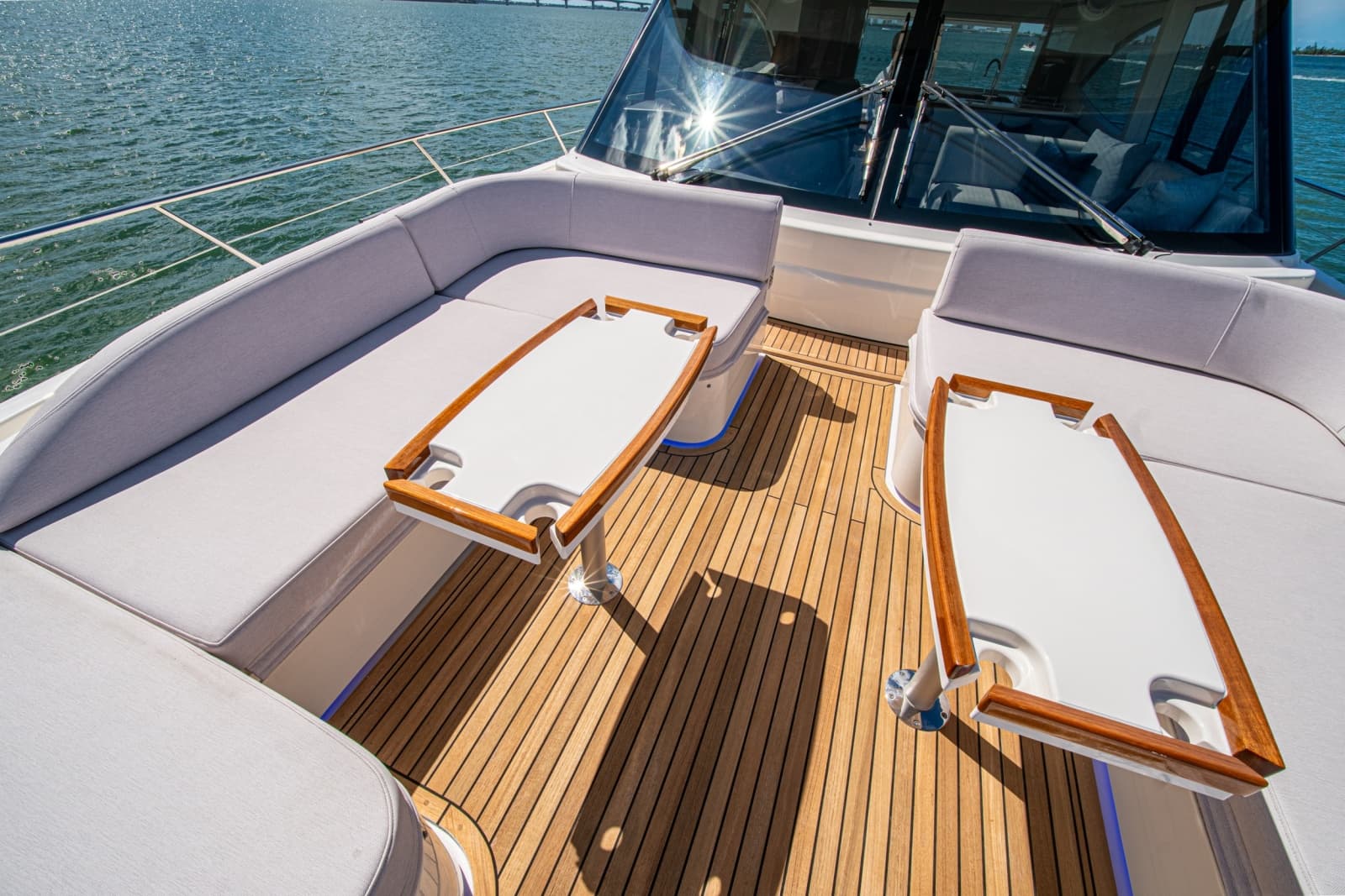 2025 Riviera 6800 Sport Yacht Platinum Edition - Photo 98