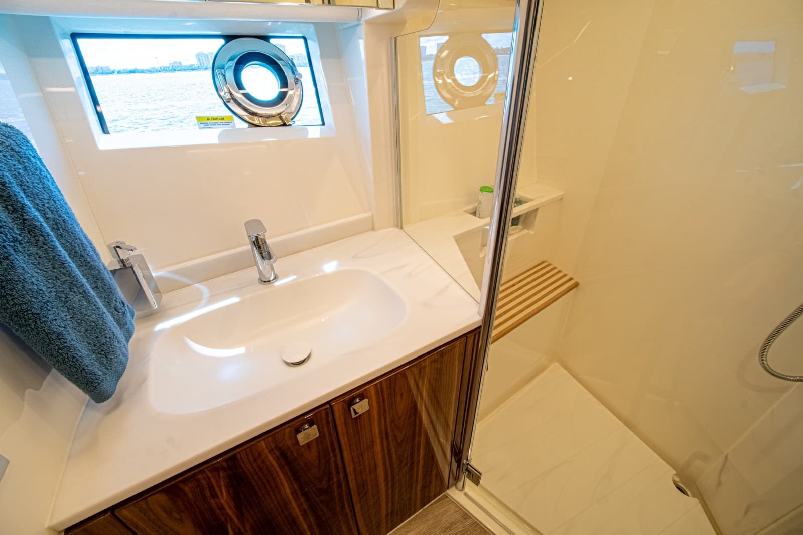 2025 Riviera 6800 Sport Yacht Platinum Edition - Photo 90
