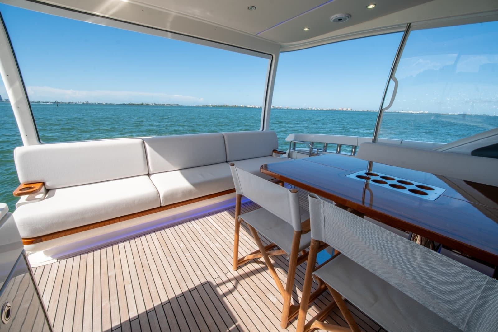 2025 Riviera 6800 Sport Yacht Platinum Edition - Photo 47