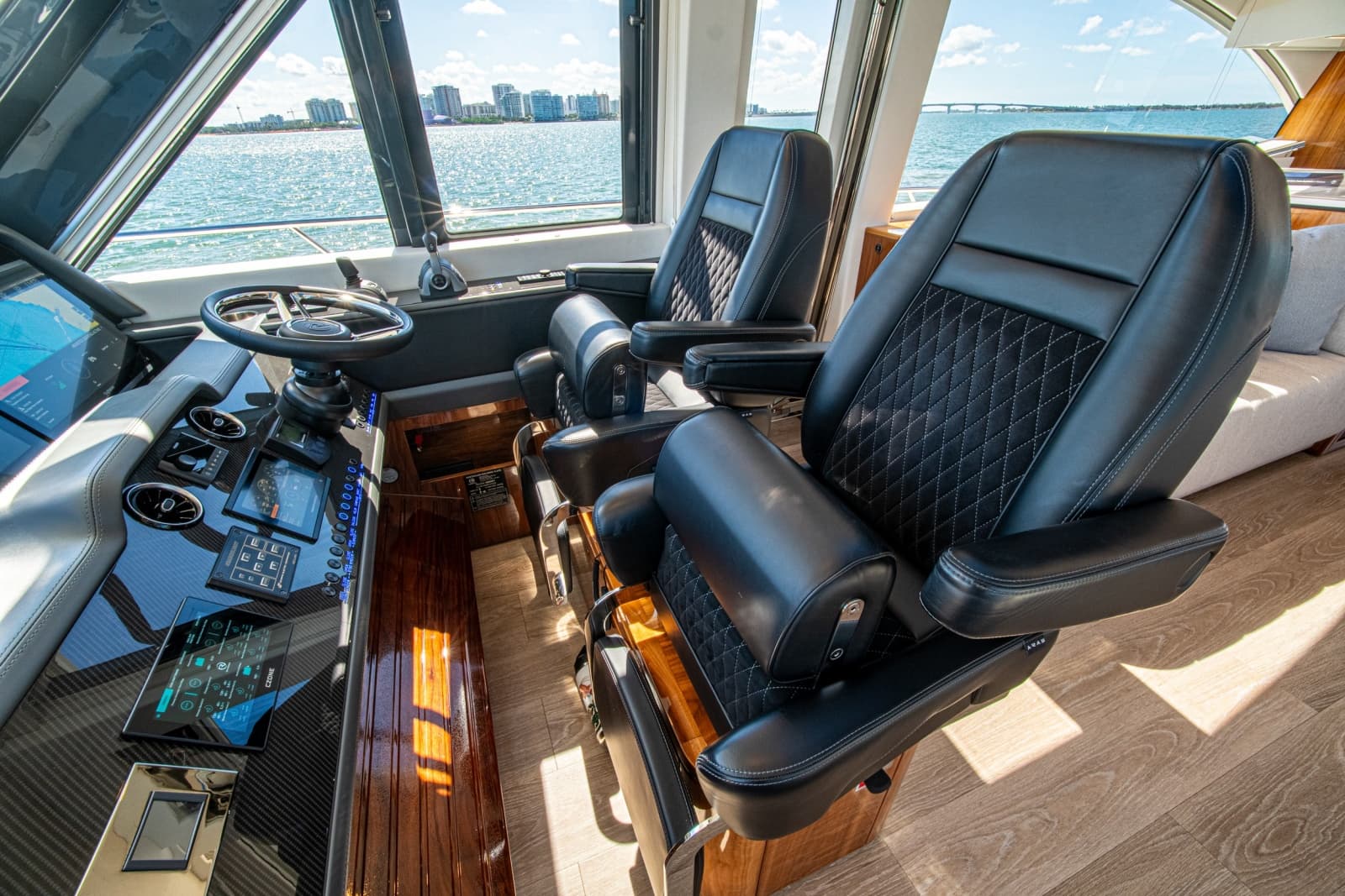 2025 Riviera 6800 Sport Yacht Platinum Edition - Photo 67