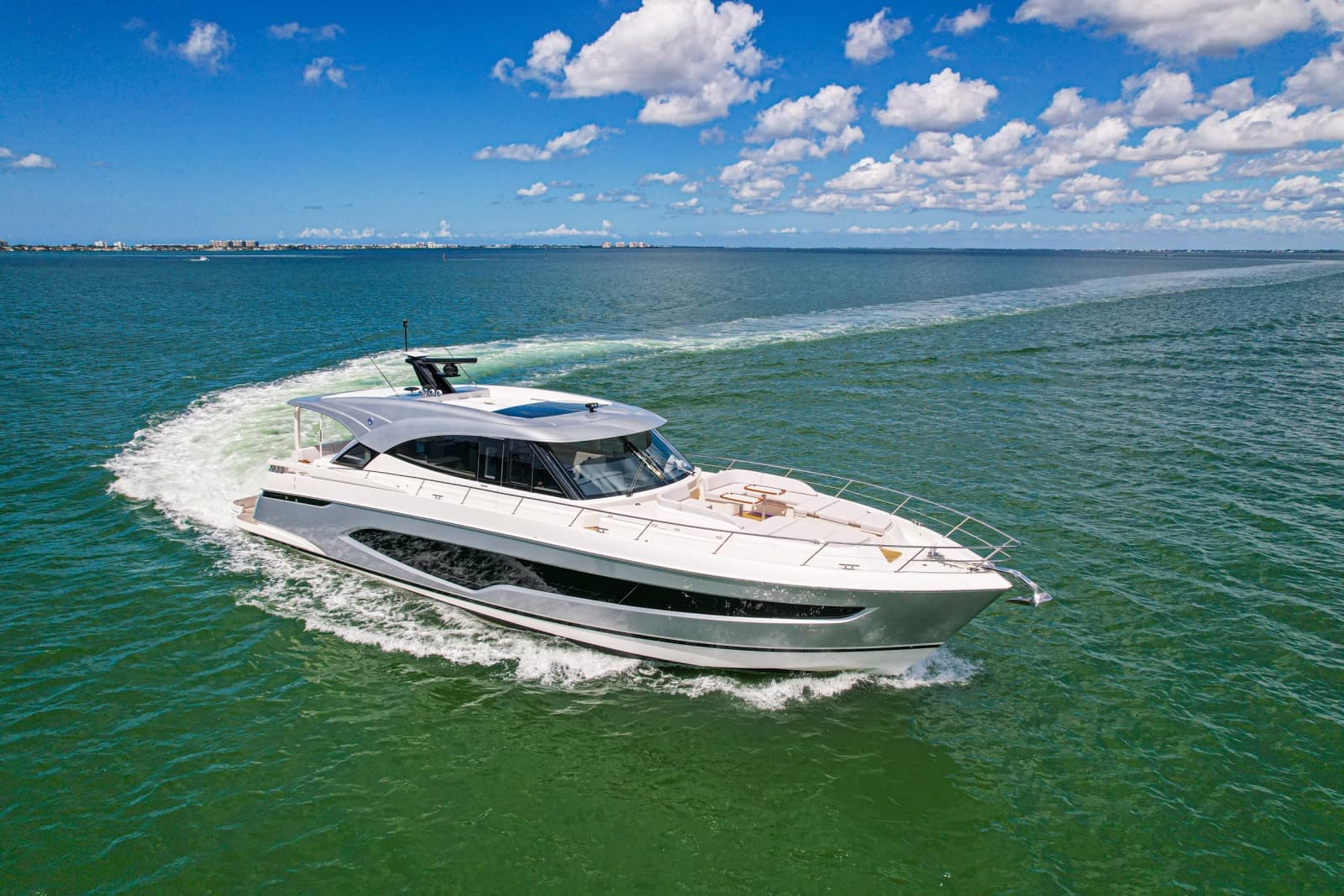 2025 Riviera 6800 Sport Yacht Platinum Edition - Photo 9