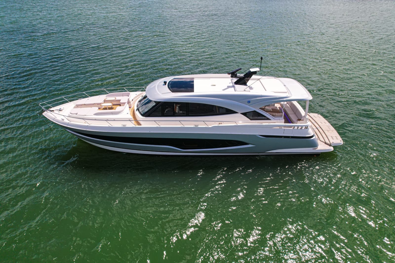2025 Riviera 6800 Sport Yacht Platinum Edition - Photo 35