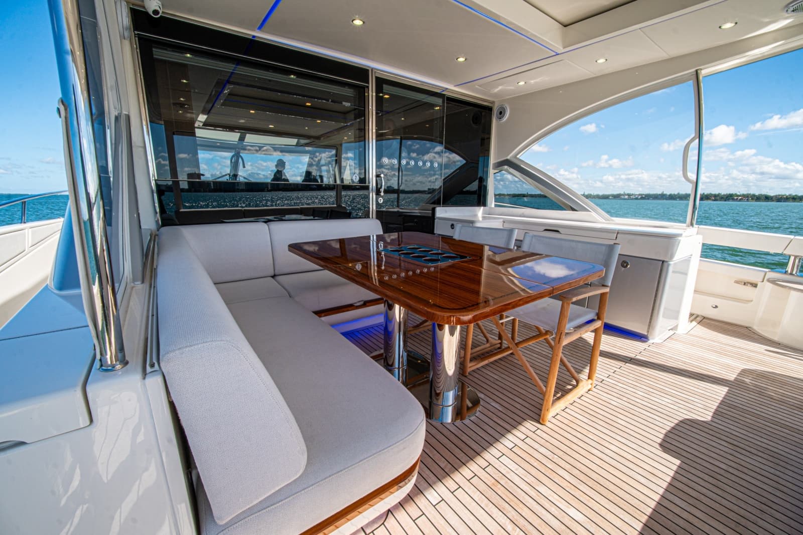 2025 Riviera 6800 Sport Yacht Platinum Edition - Photo 45