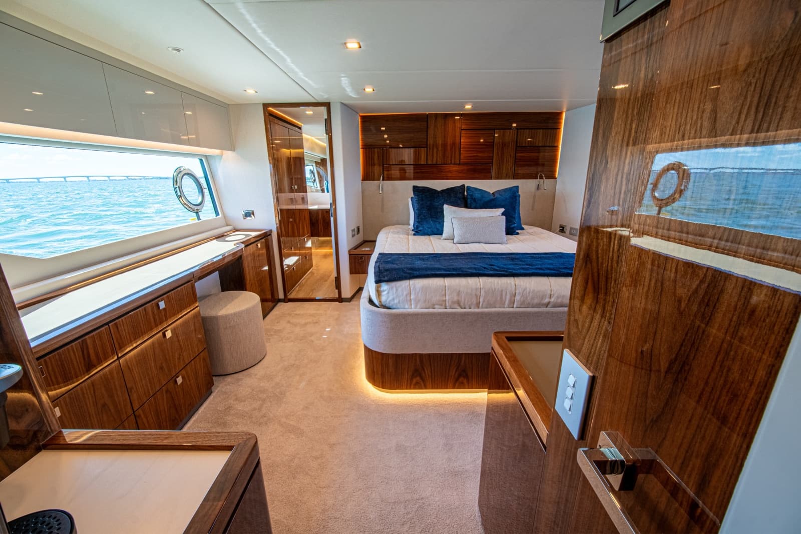 2025 Riviera 6800 Sport Yacht Platinum Edition - Photo 77