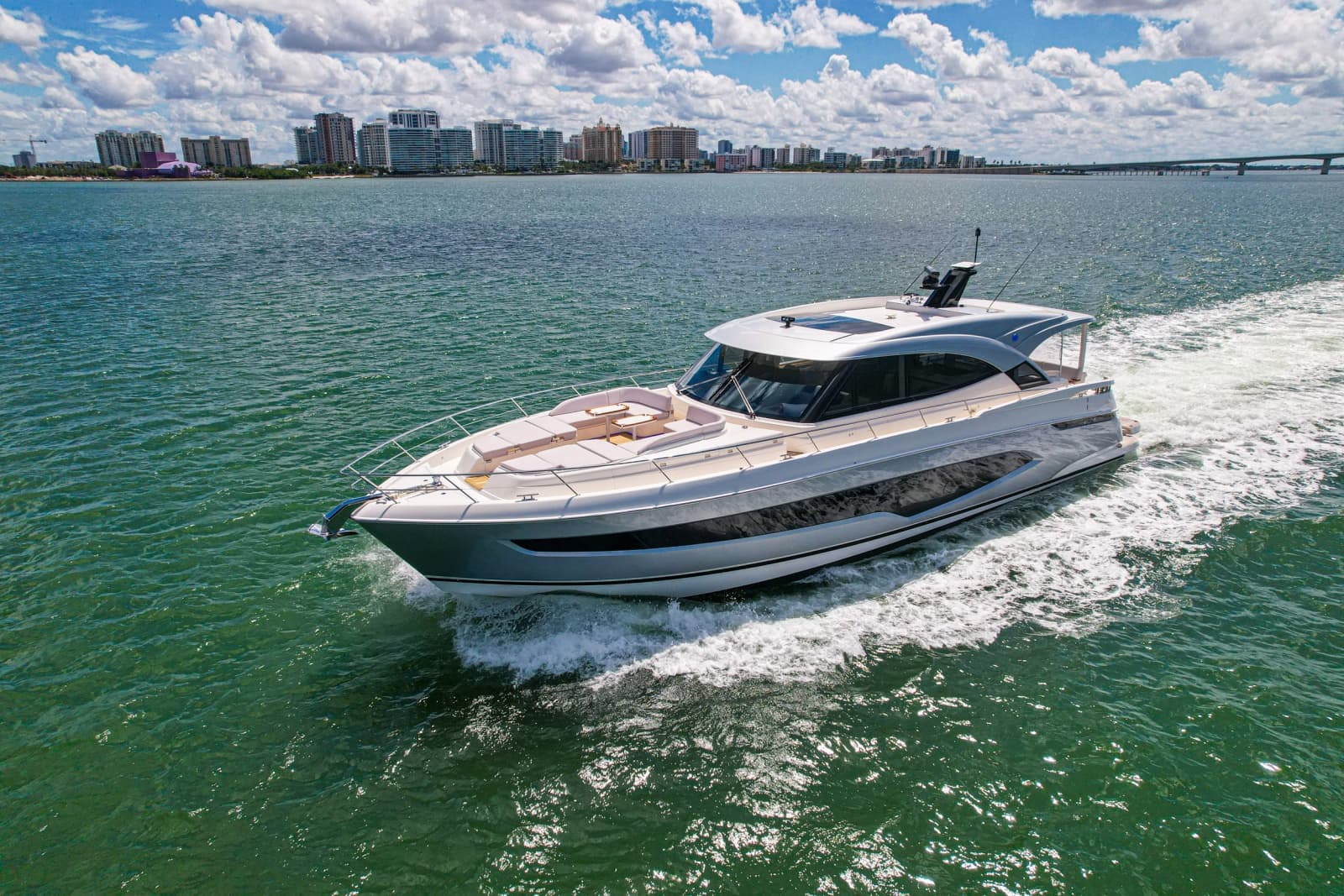 2025 Riviera 6800 Sport Yacht Platinum Edition - Photo 12