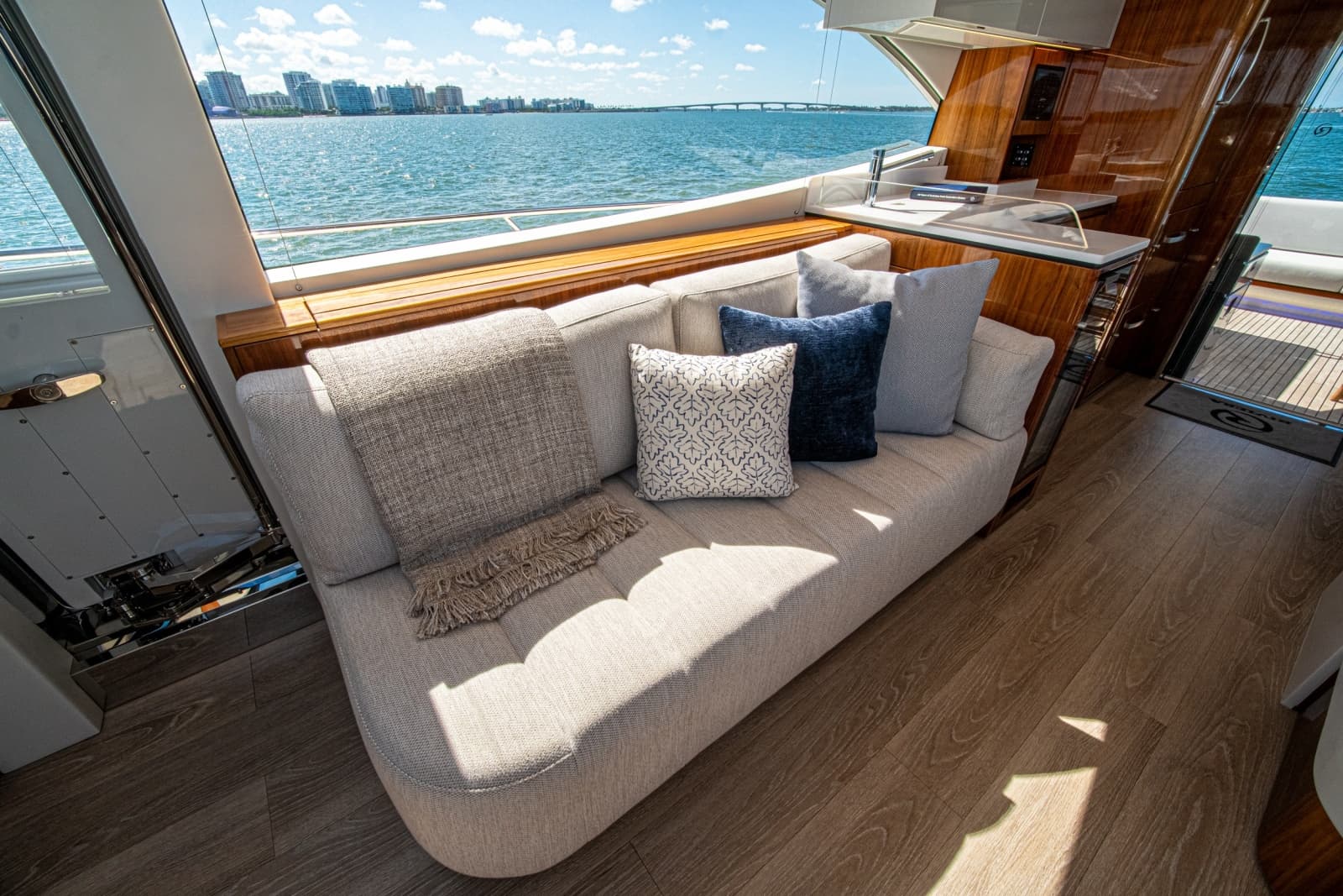 2025 Riviera 6800 Sport Yacht Platinum Edition - Photo 55