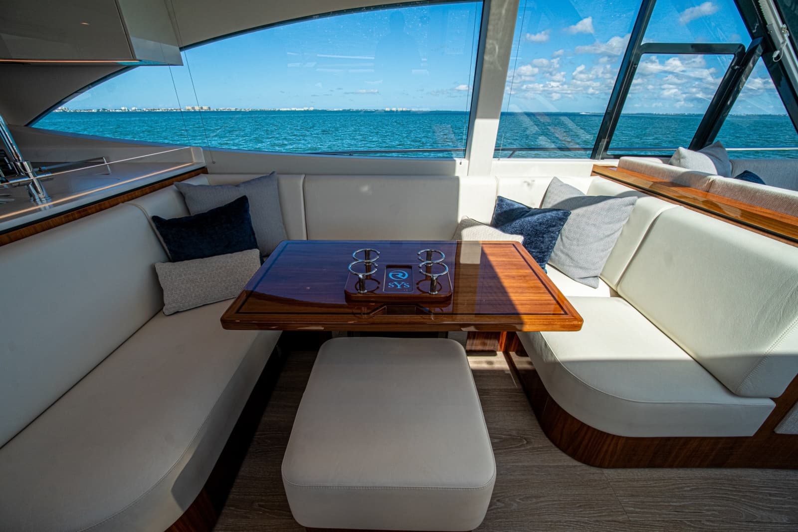 2025 Riviera 6800 Sport Yacht Platinum Edition - Photo 56