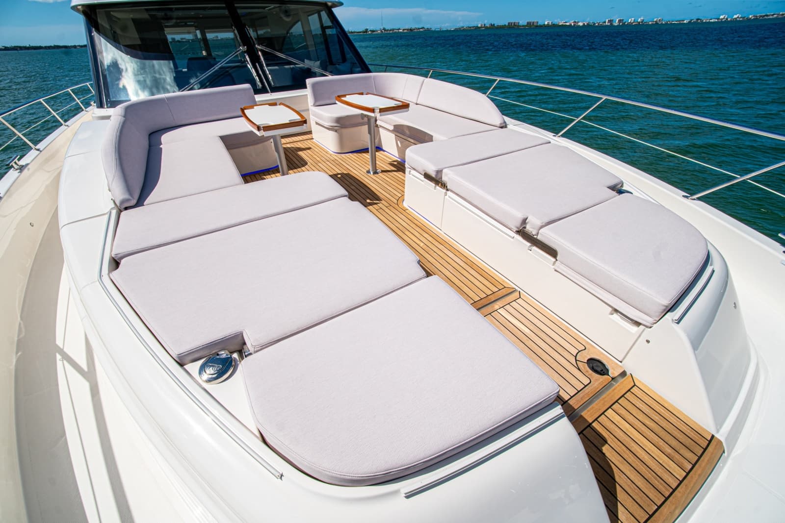 2025 Riviera 6800 Sport Yacht Platinum Edition - Photo 95