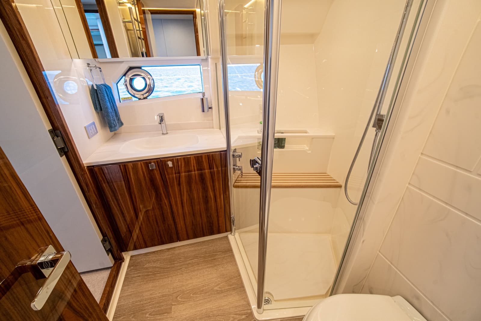 2025 Riviera 6800 Sport Yacht Platinum Edition - Photo 76