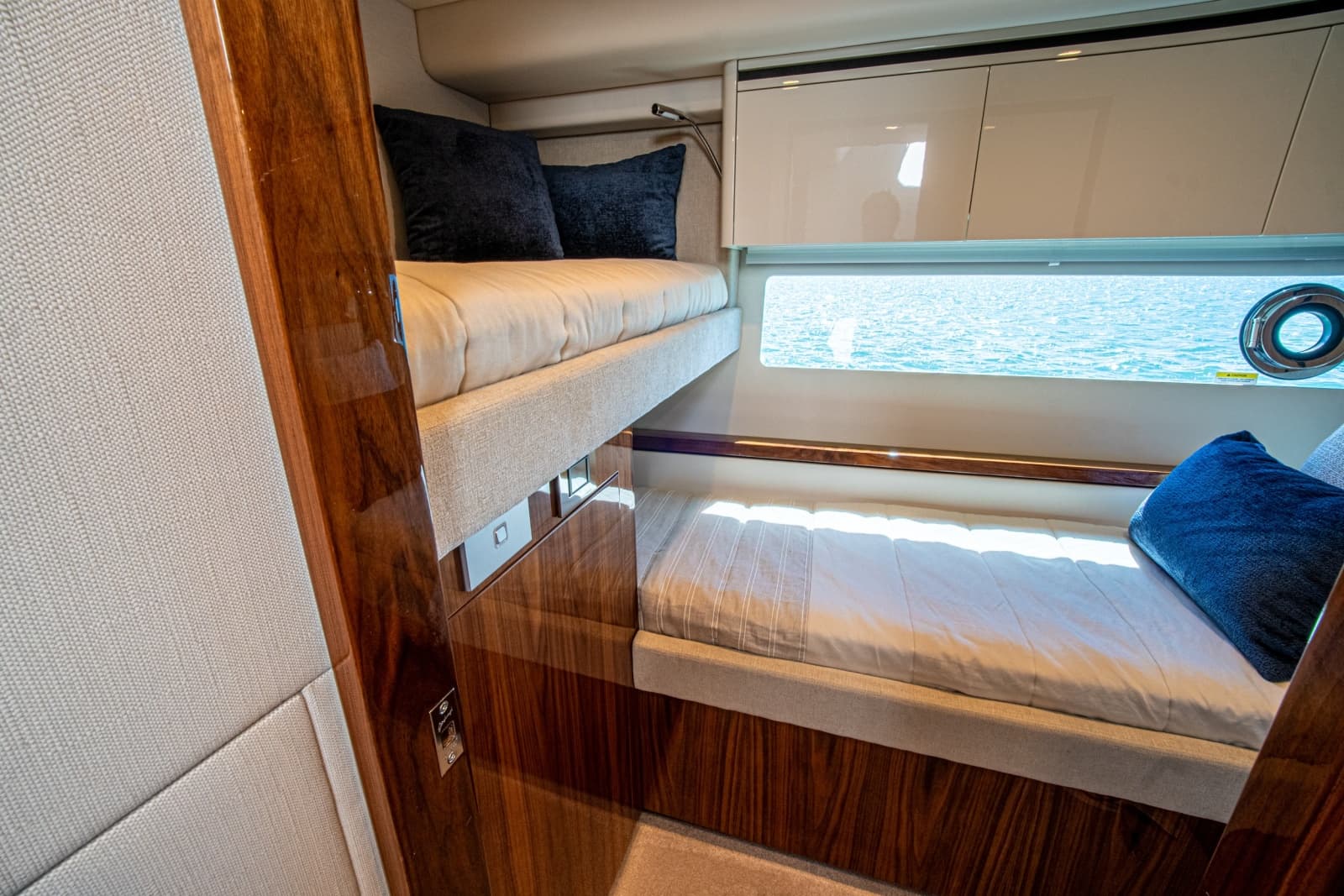 2025 Riviera 6800 Sport Yacht Platinum Edition - Photo 86