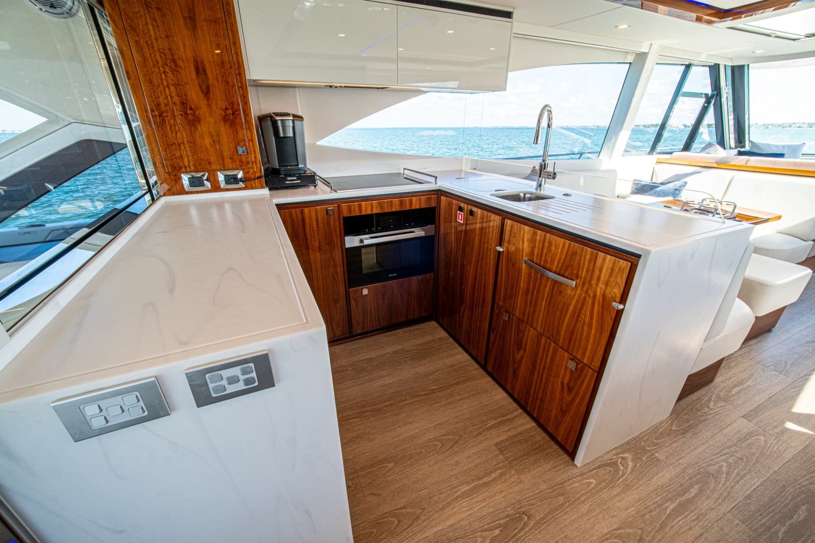 2025 Riviera 6800 Sport Yacht Platinum Edition - Photo 50