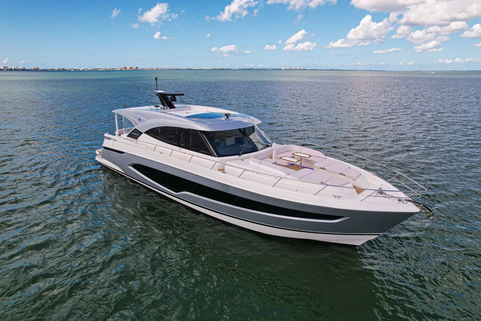 2025 Riviera 6800 Sport Yacht Platinum Edition - Photo 32