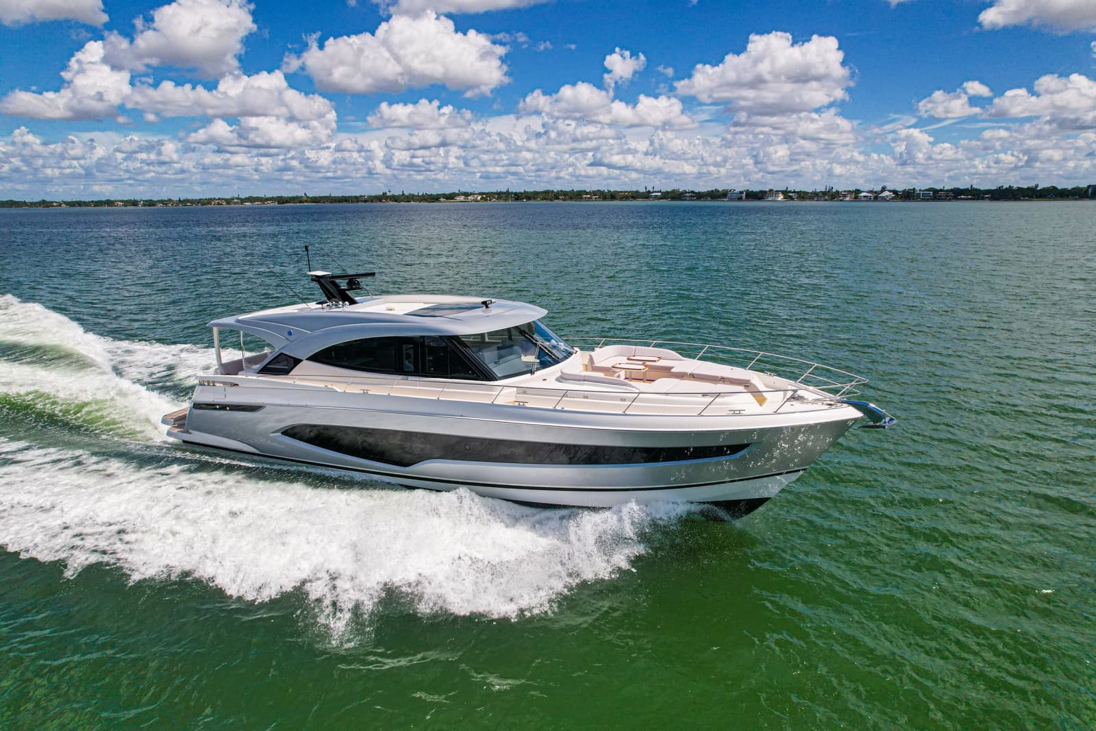 2025 Riviera 6800 Sport Yacht Platinum Edition - Photo 1
