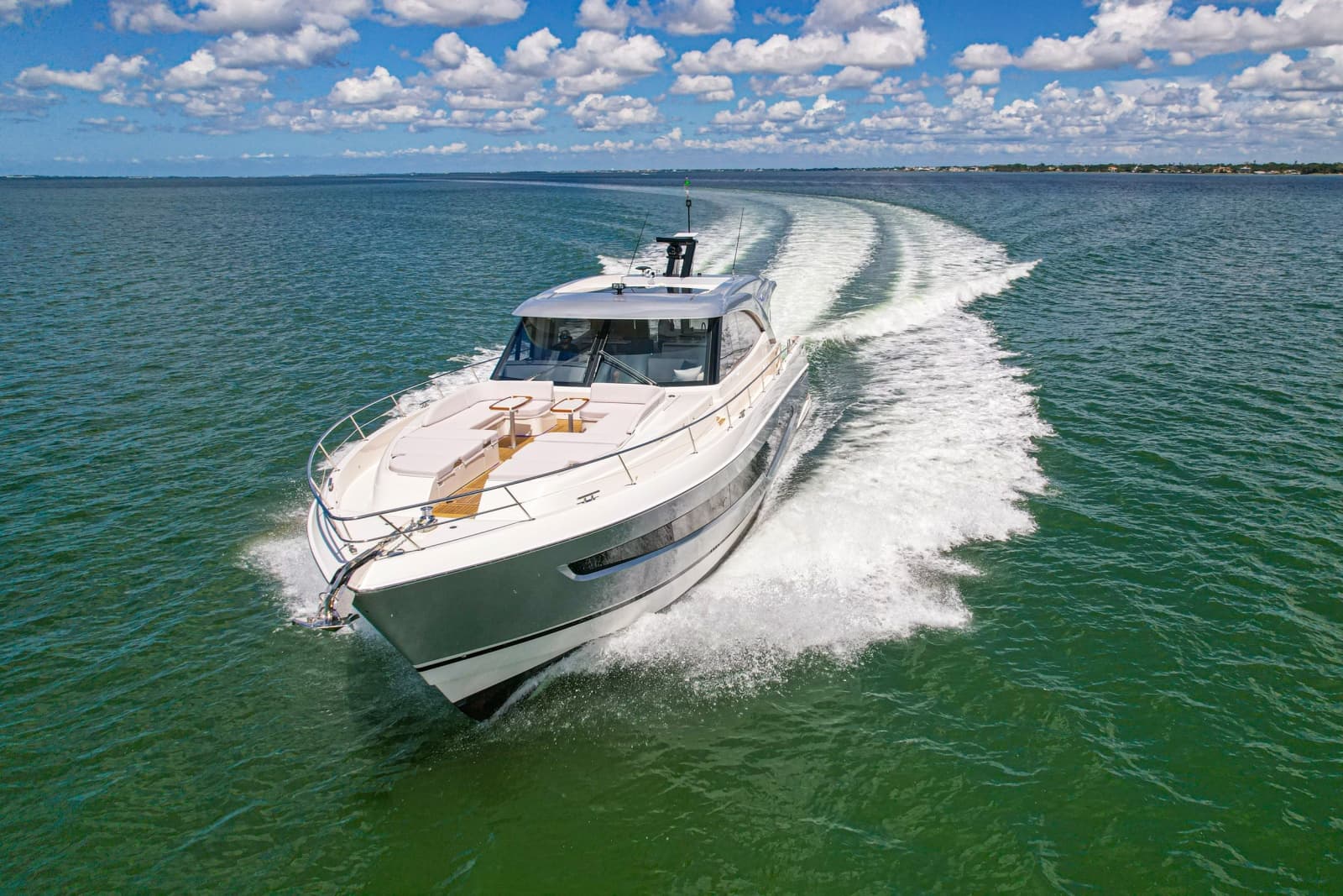 2025 Riviera 6800 Sport Yacht Platinum Edition - Photo 3