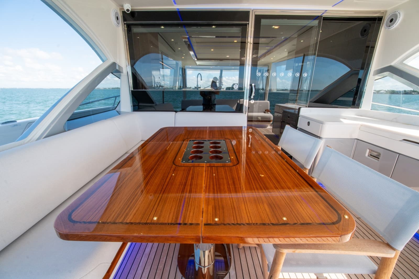 2025 Riviera 6800 Sport Yacht Platinum Edition - Photo 48