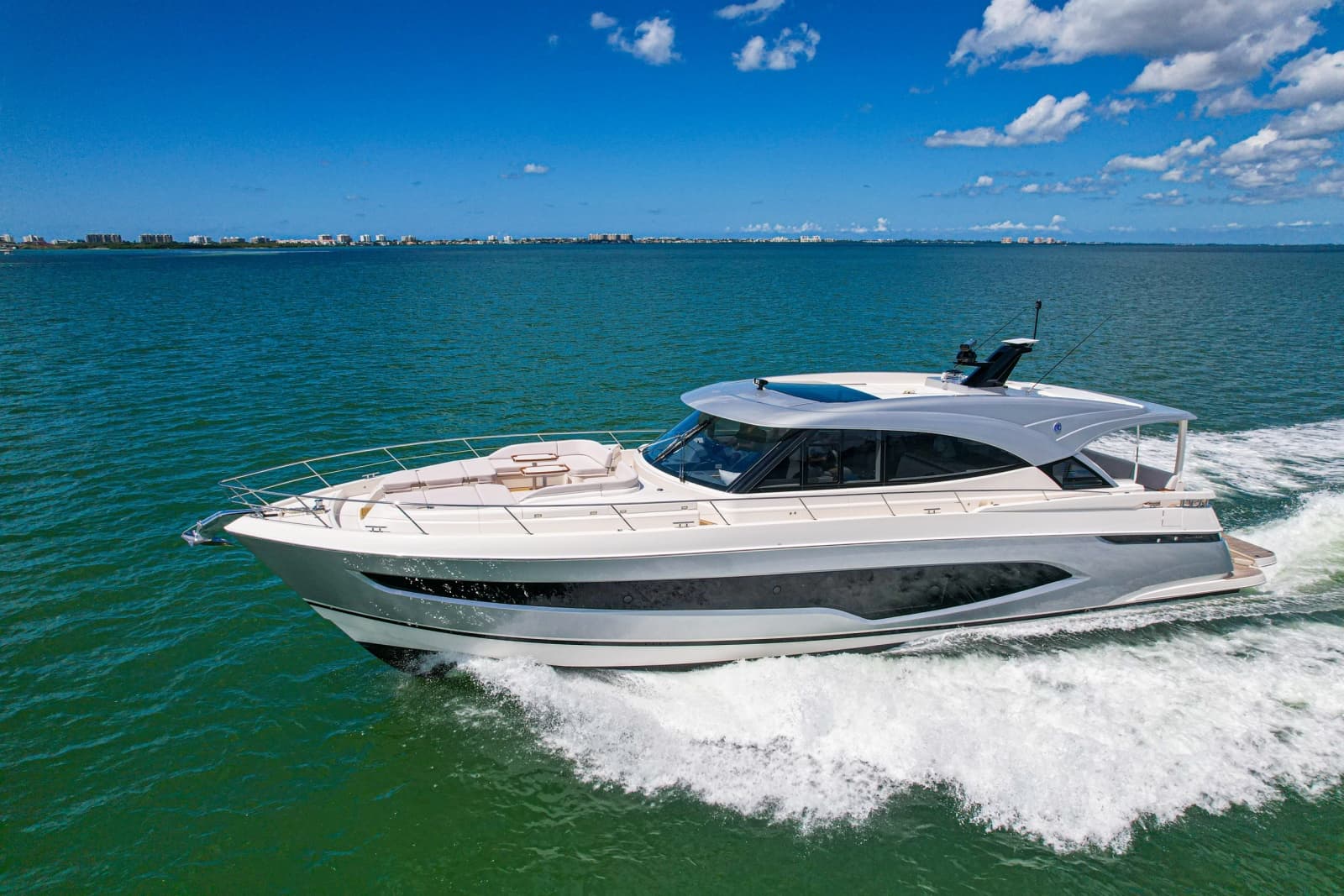 2025 Riviera 6800 Sport Yacht Platinum Edition - Photo 5