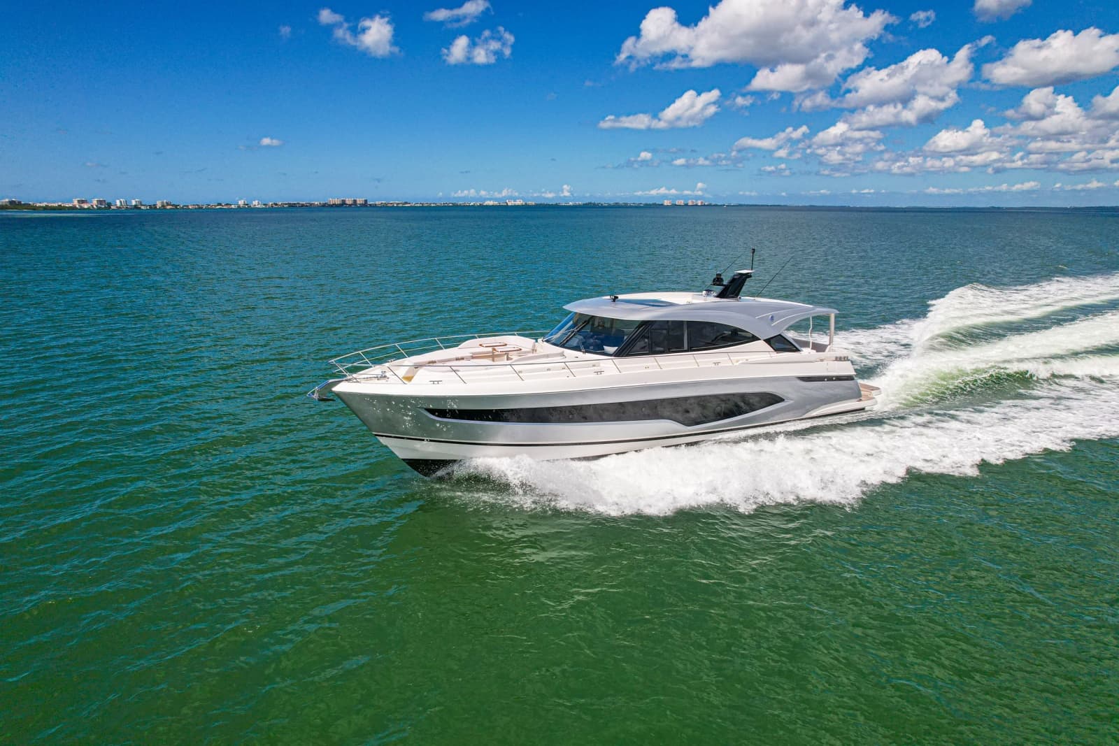 2025 Riviera 6800 Sport Yacht Platinum Edition - Photo 6