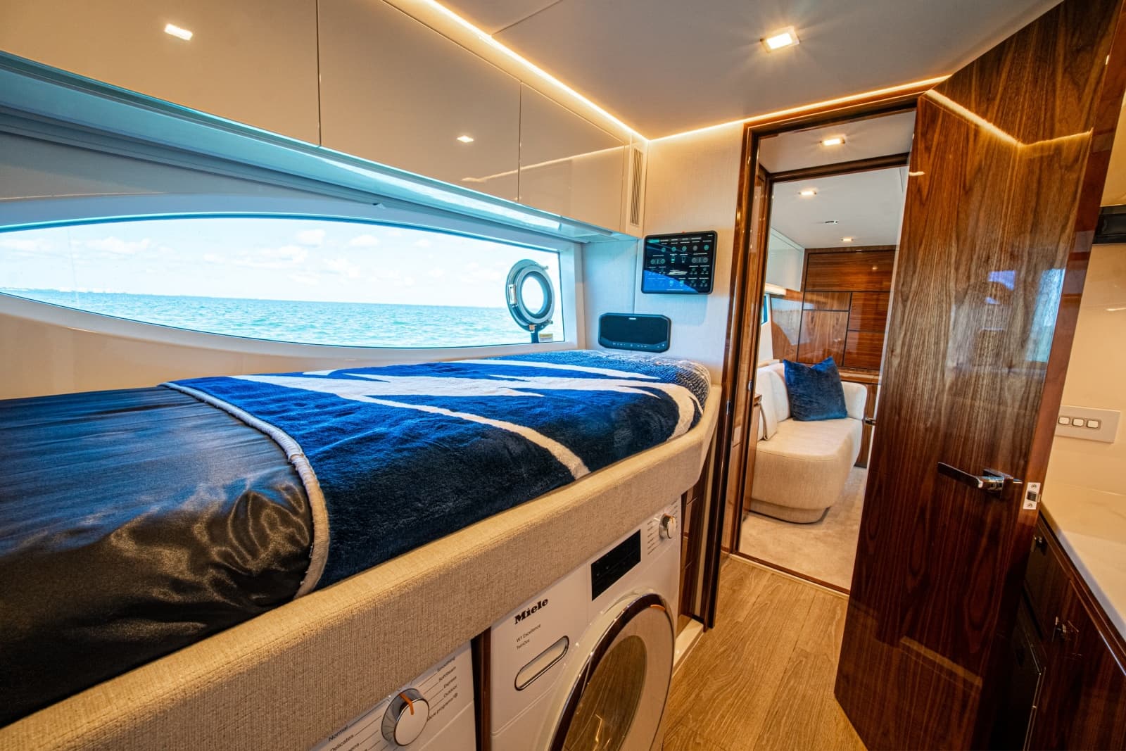 2025 Riviera 6800 Sport Yacht Platinum Edition - Photo 84