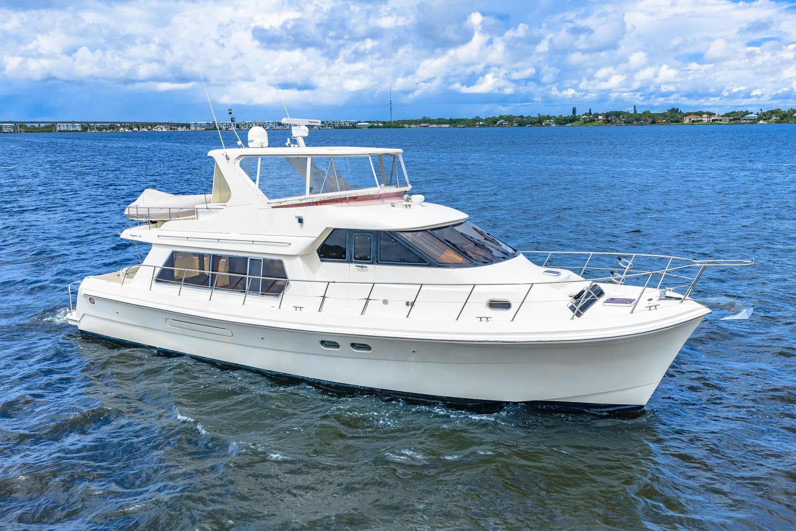 2005 Hampton 558 Pilothouse - Photo 3