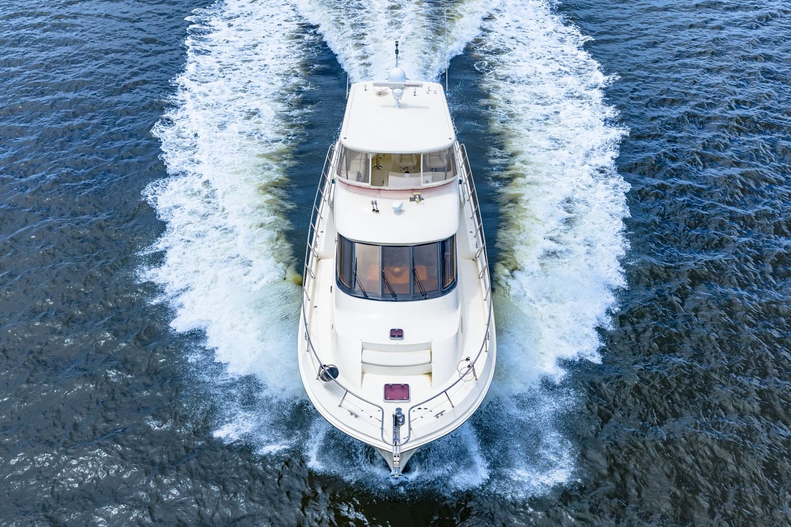 2005 Hampton 558 Pilothouse - Photo 22