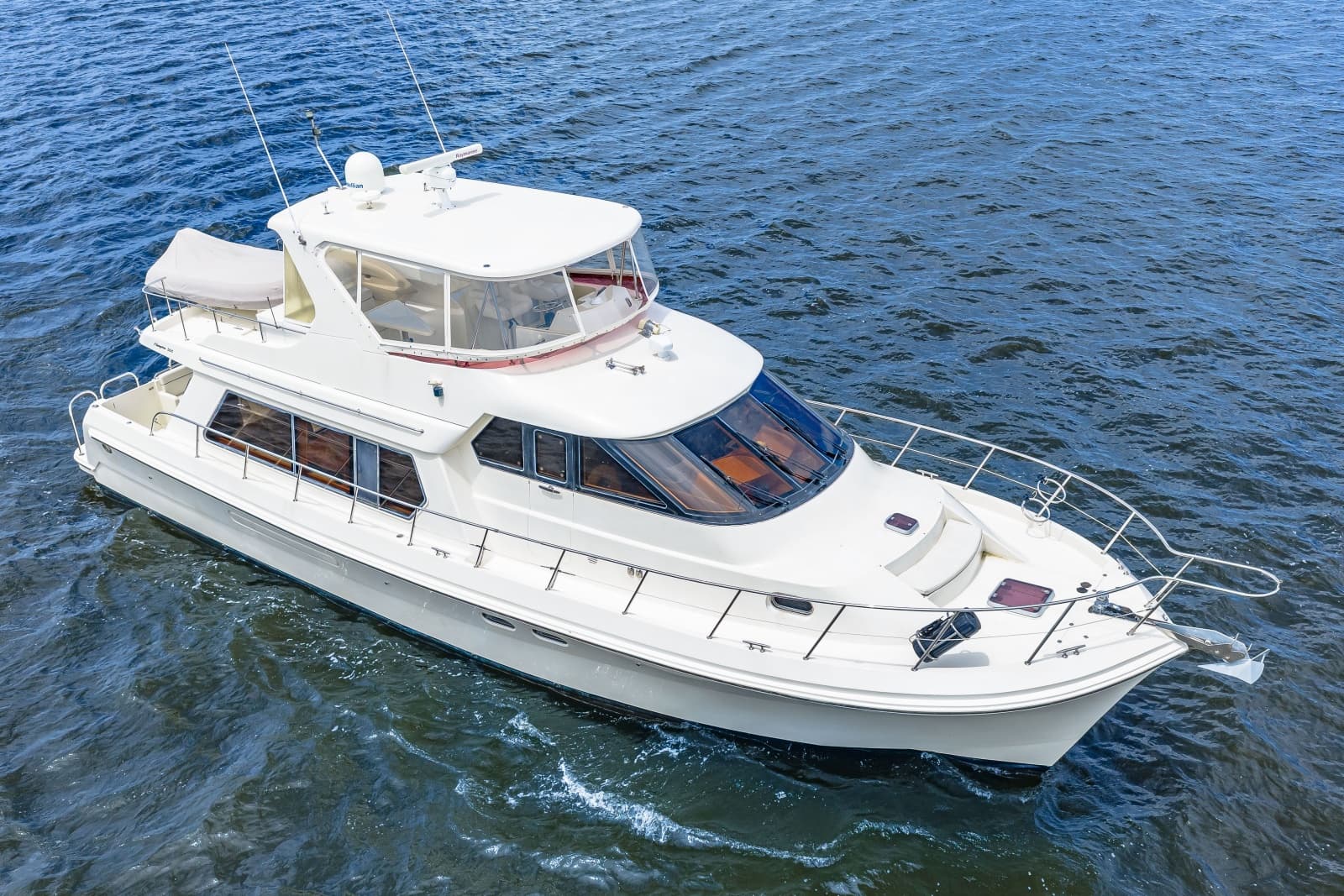 2005 Hampton 558 Pilothouse - Photo 4