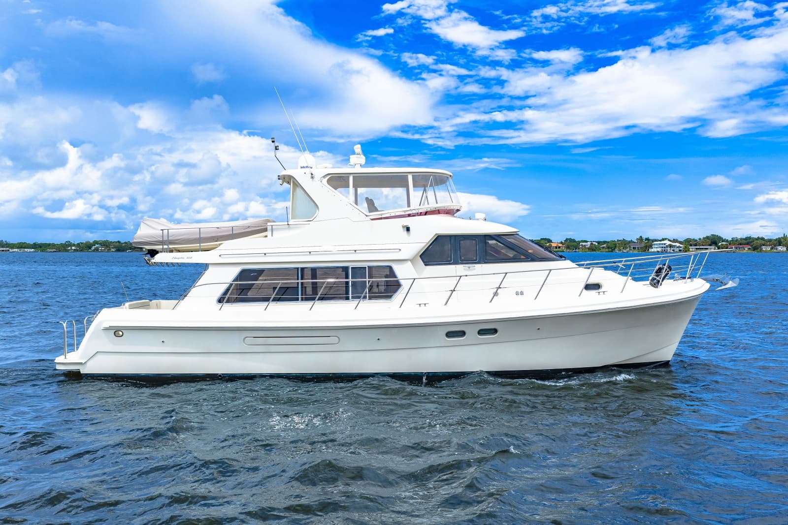 2005 Hampton 558 Pilothouse - Photo 2