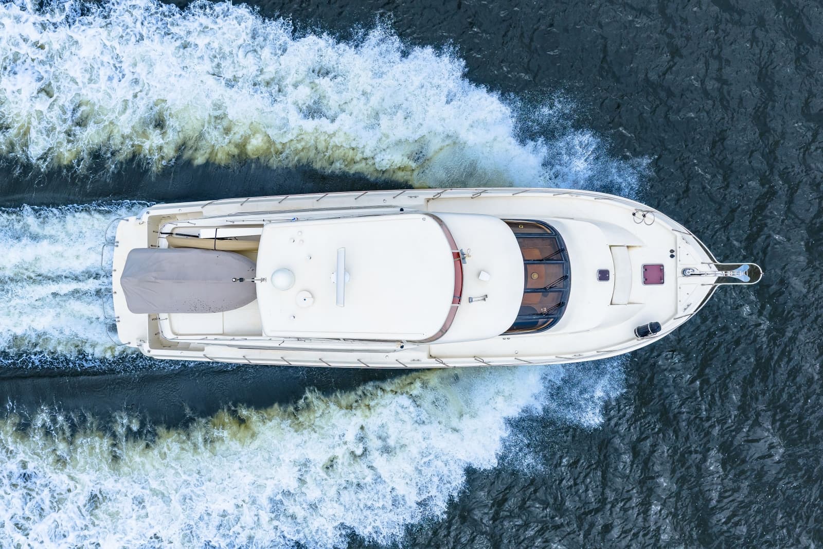 2005 Hampton 558 Pilothouse - Photo 23