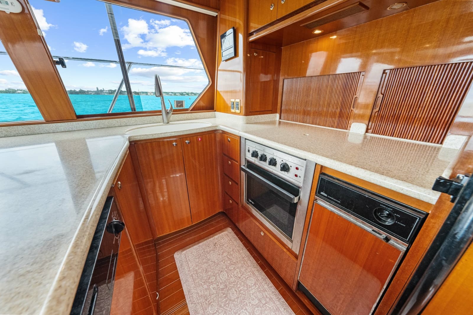 2005 Hampton 558 Pilothouse - Photo 63