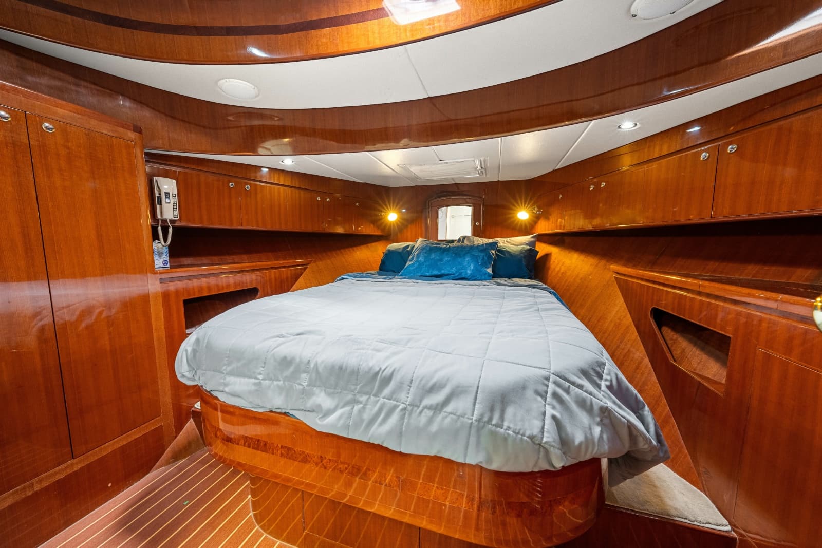 2005 Hampton 558 Pilothouse - Photo 77