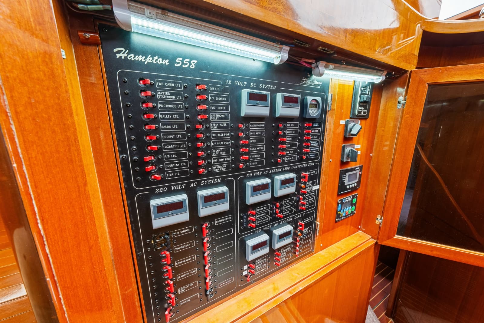 2005 Hampton 558 Pilothouse - Photo 72