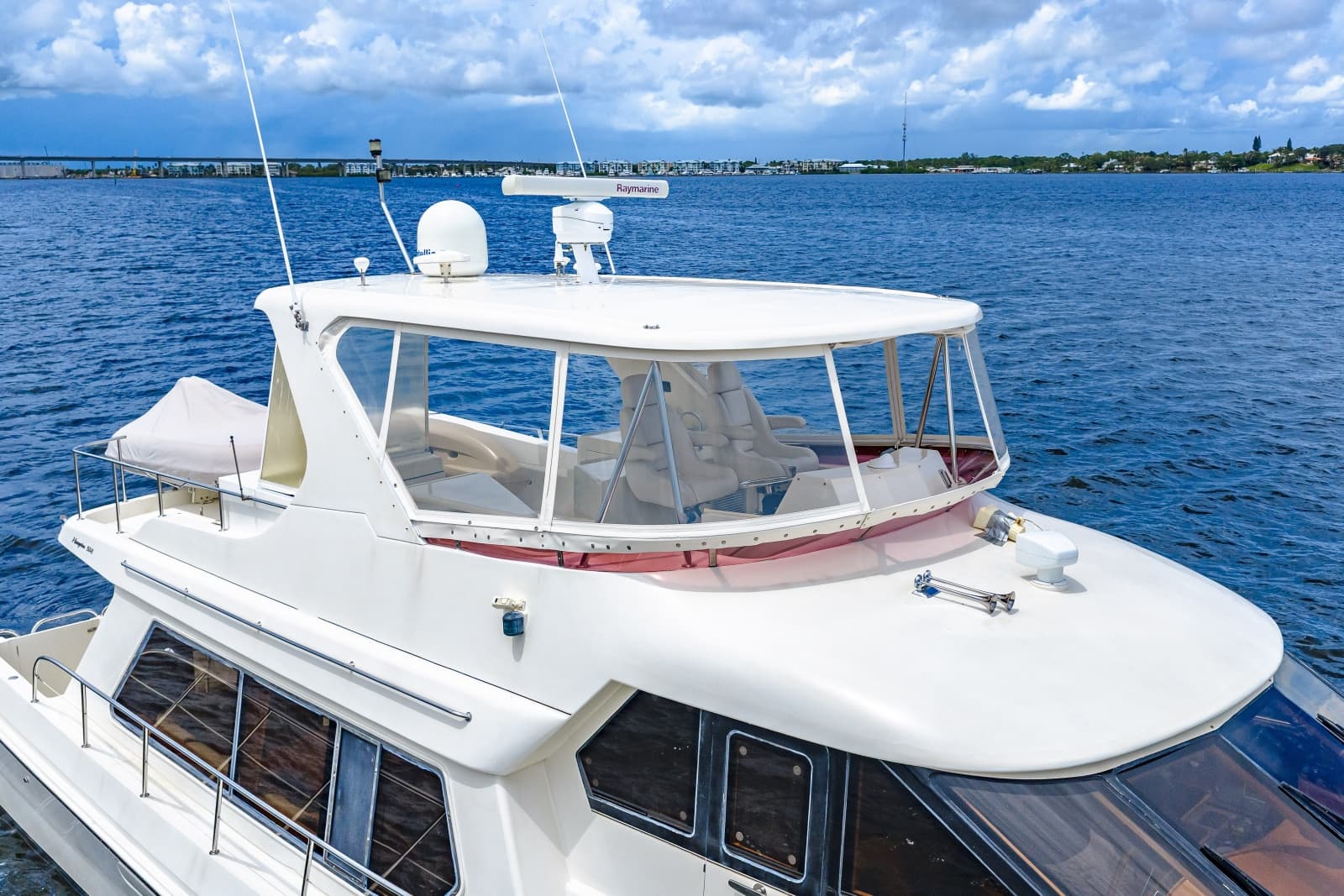 2005 Hampton 558 Pilothouse - Photo 7