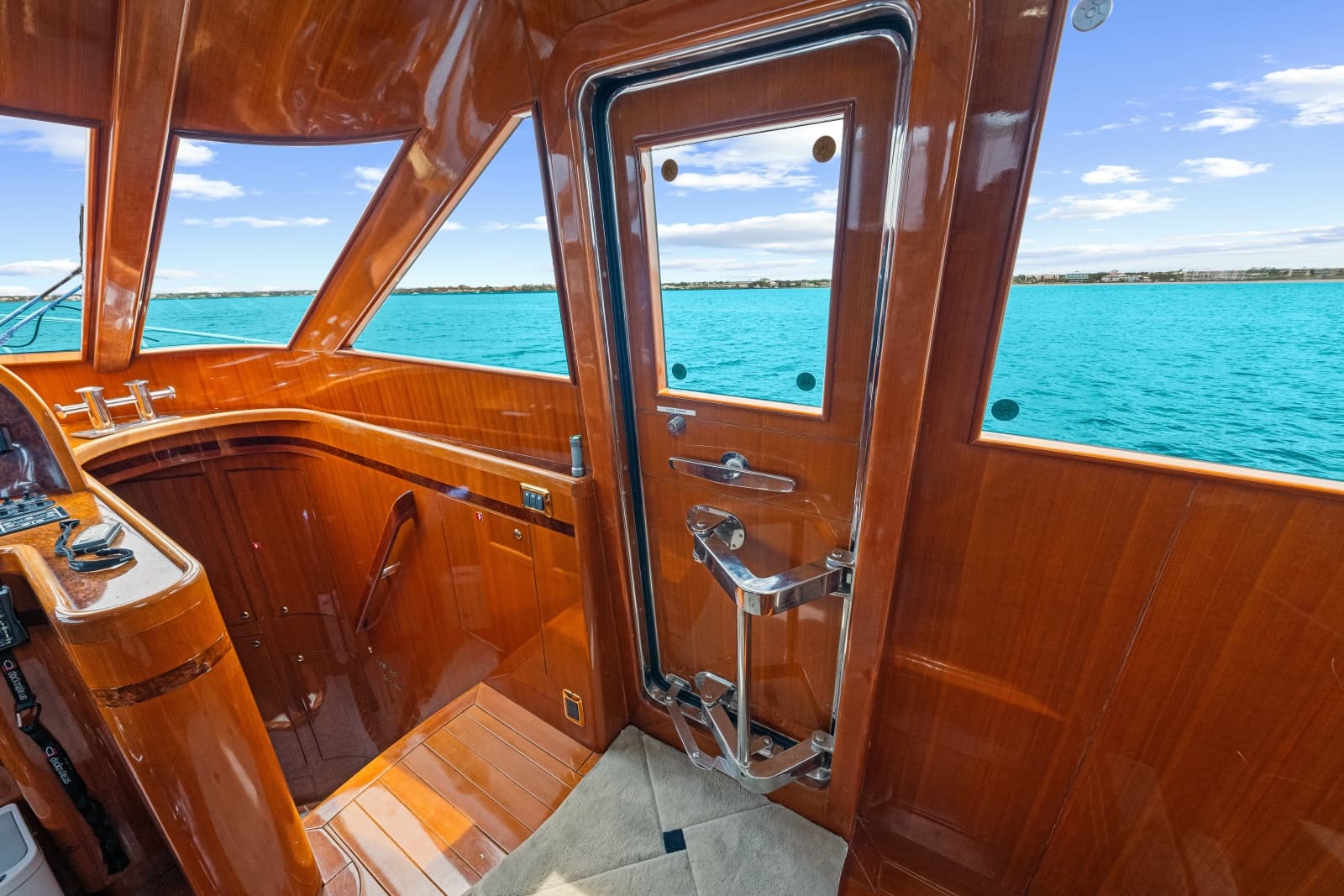 2005 Hampton 558 Pilothouse - Photo 71