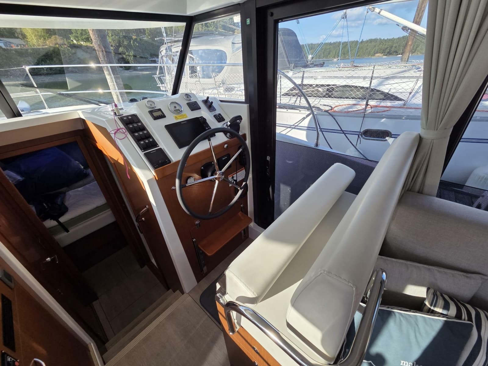 2020 Beneteau Swift Trawler 30 - Photo 3