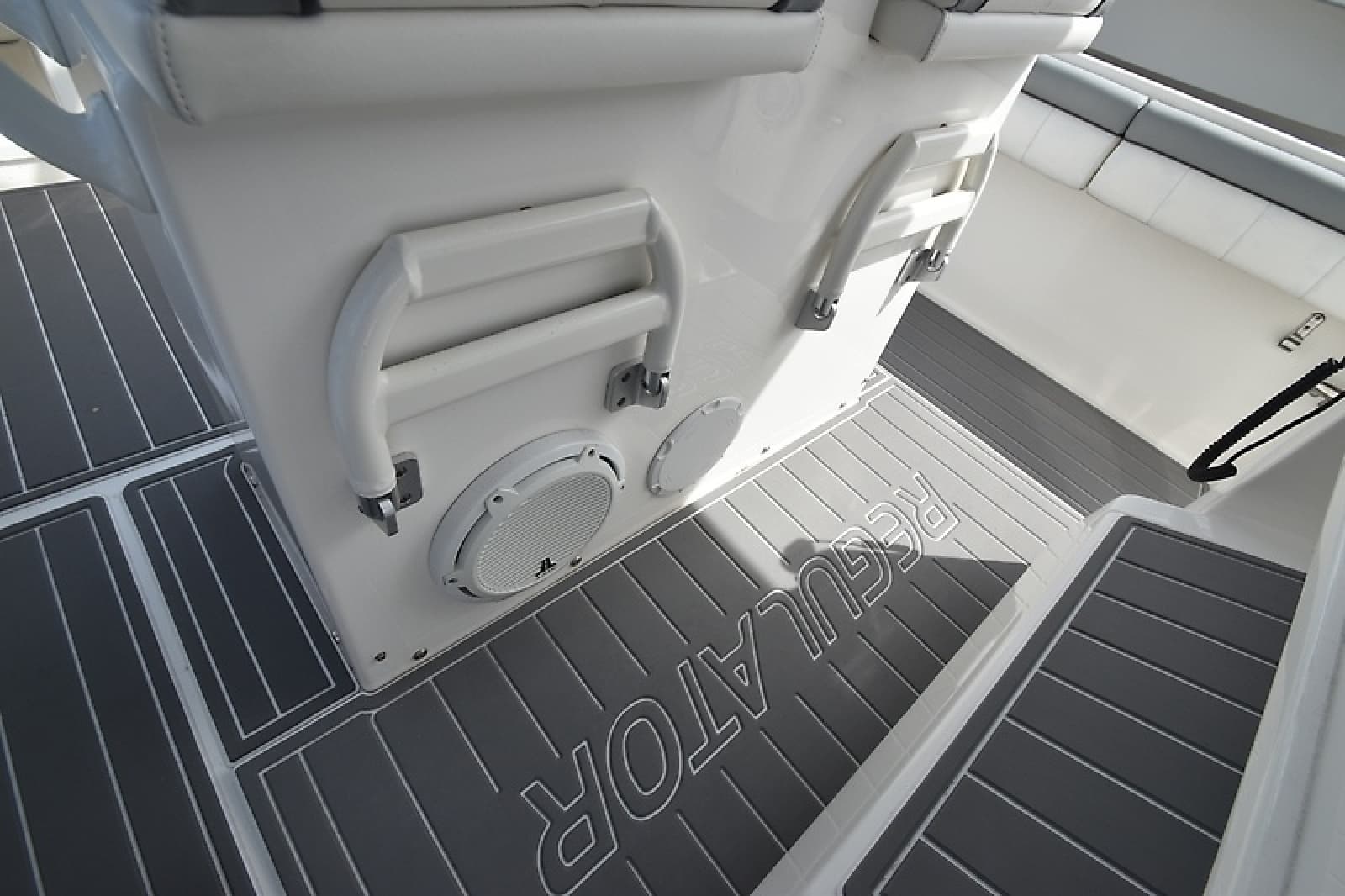2018 Regulator 28 Forward Seating - Photo 16