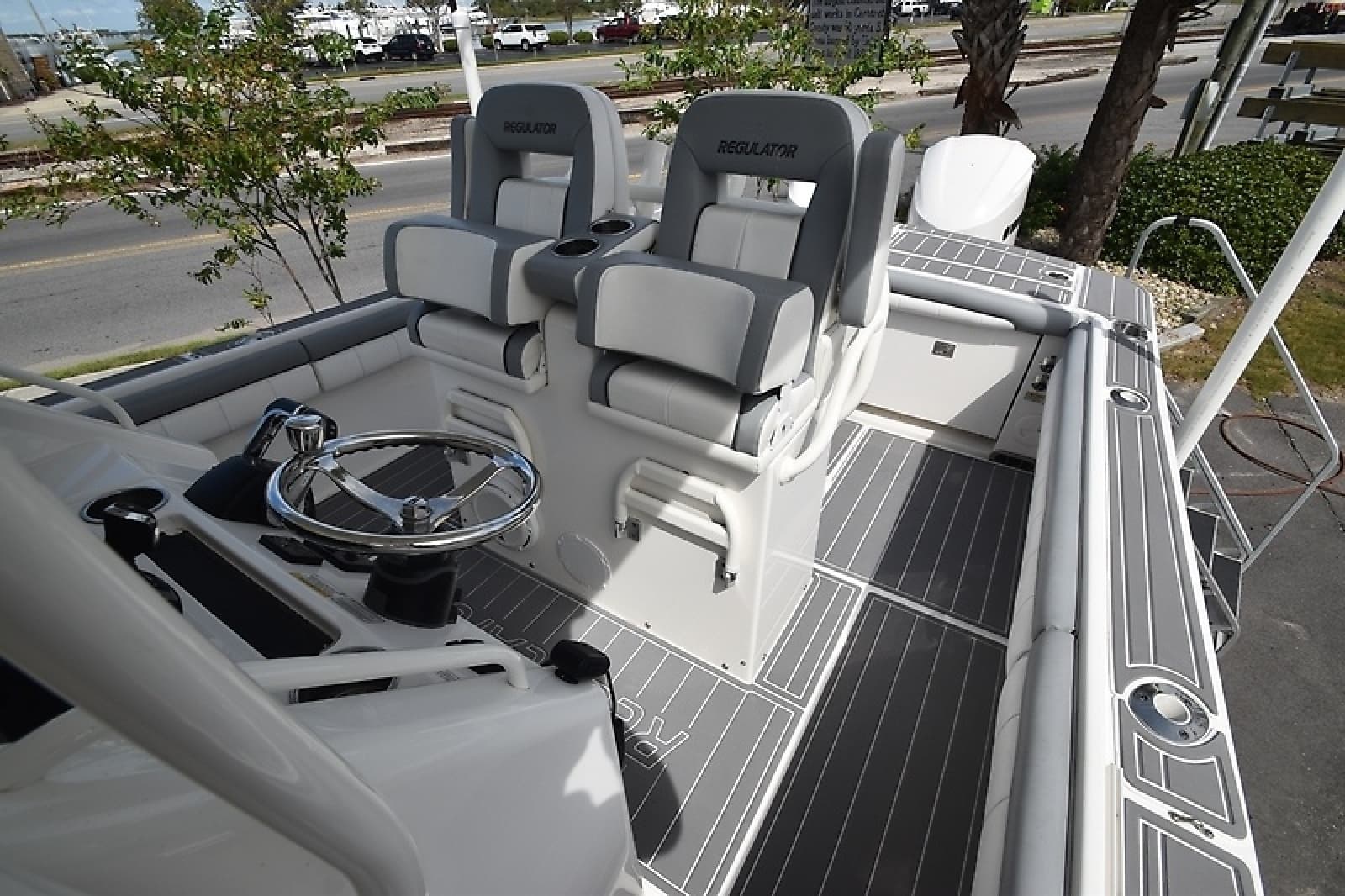 2018 Regulator 28 Forward Seating - Photo 9