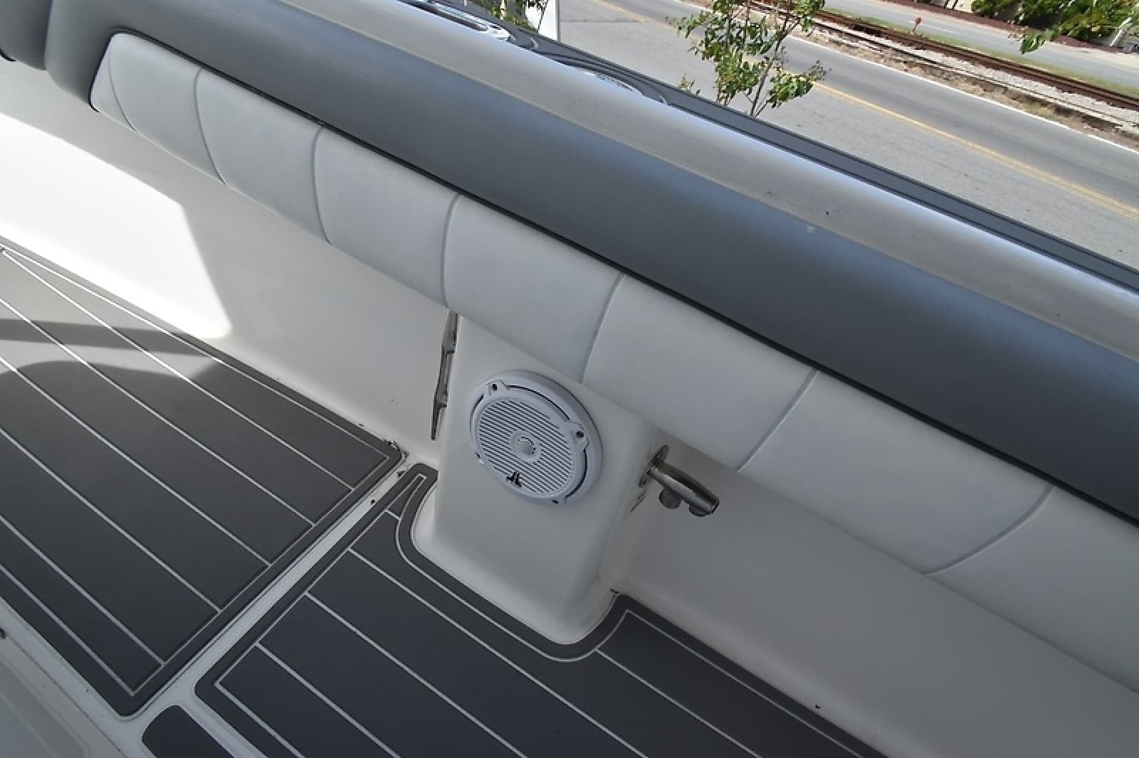2018 Regulator 28 Forward Seating - Photo 15