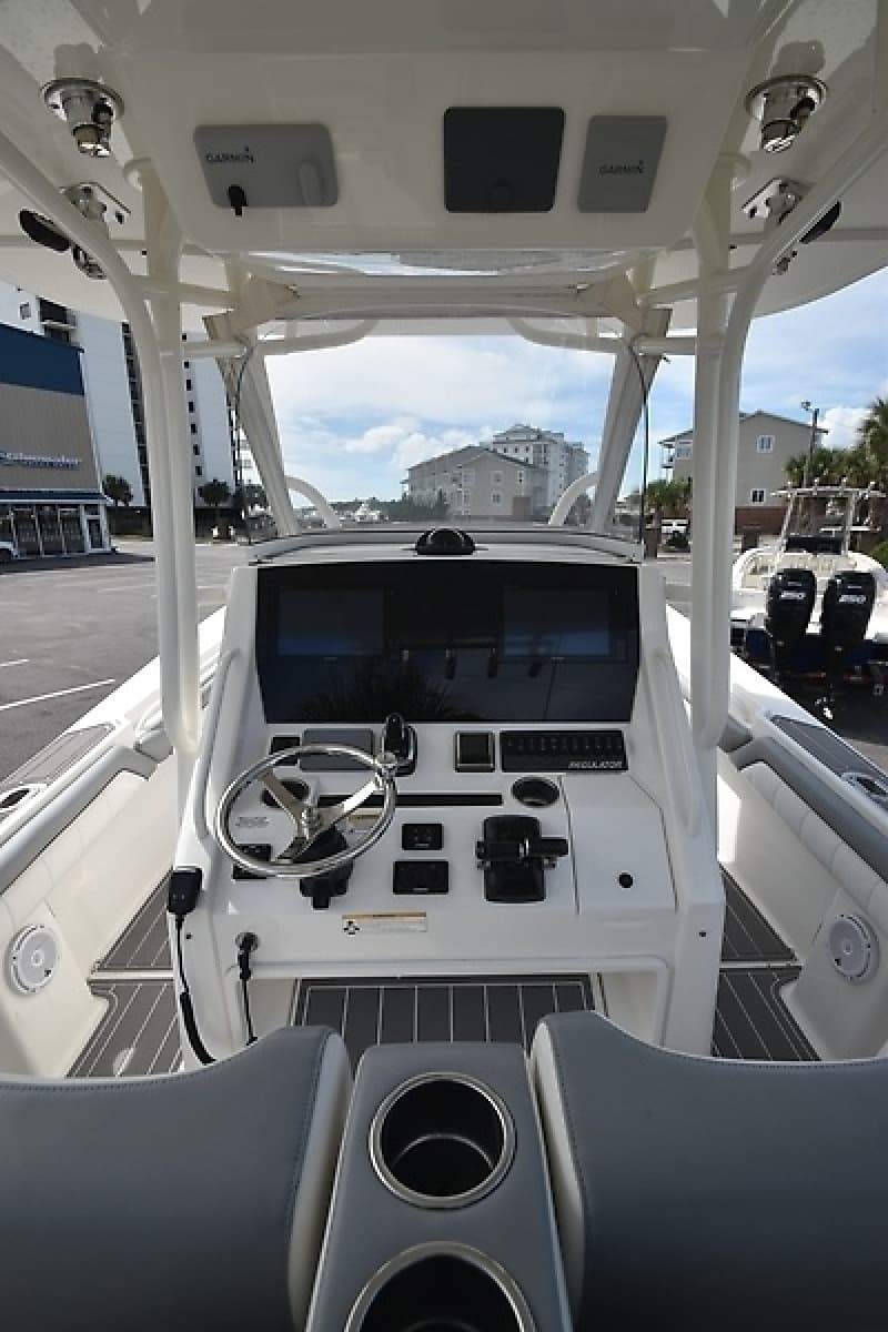 2018 Regulator 28 Forward Seating - Photo 5