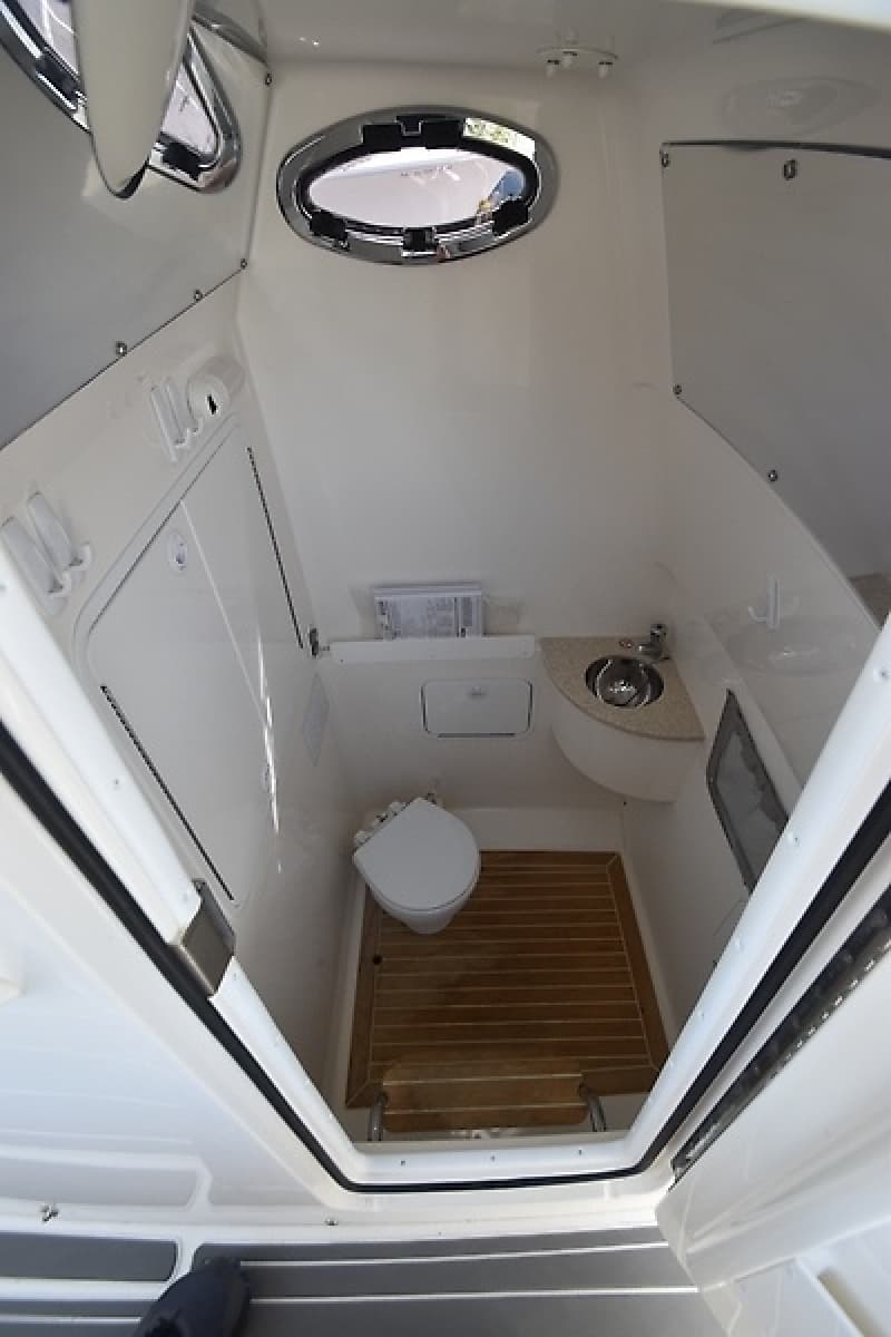 2018 Regulator 28 Forward Seating - Photo 6
