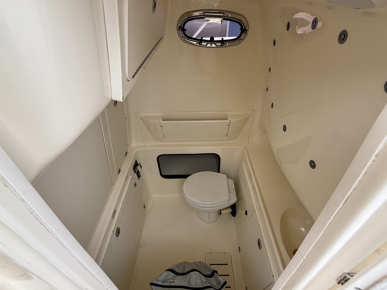 2013 Boston Whaler Justice 32 - Photo 25