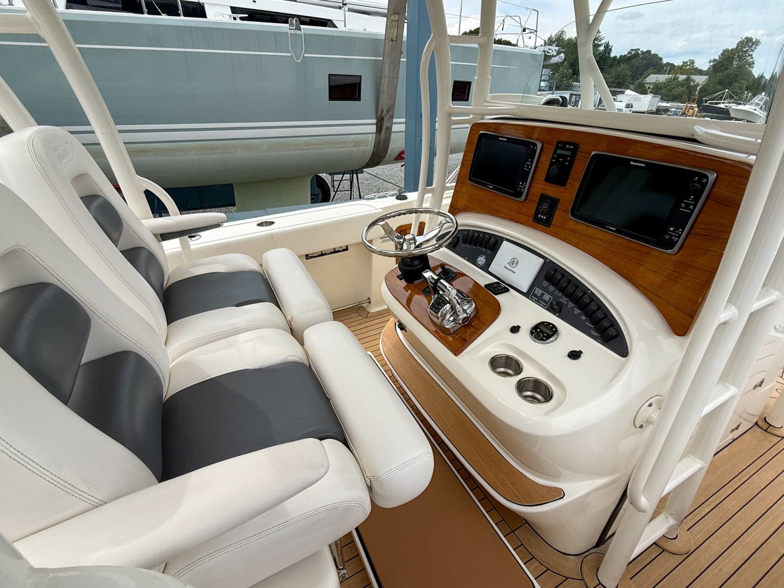 2013 Boston Whaler Justice 32 - Photo 12