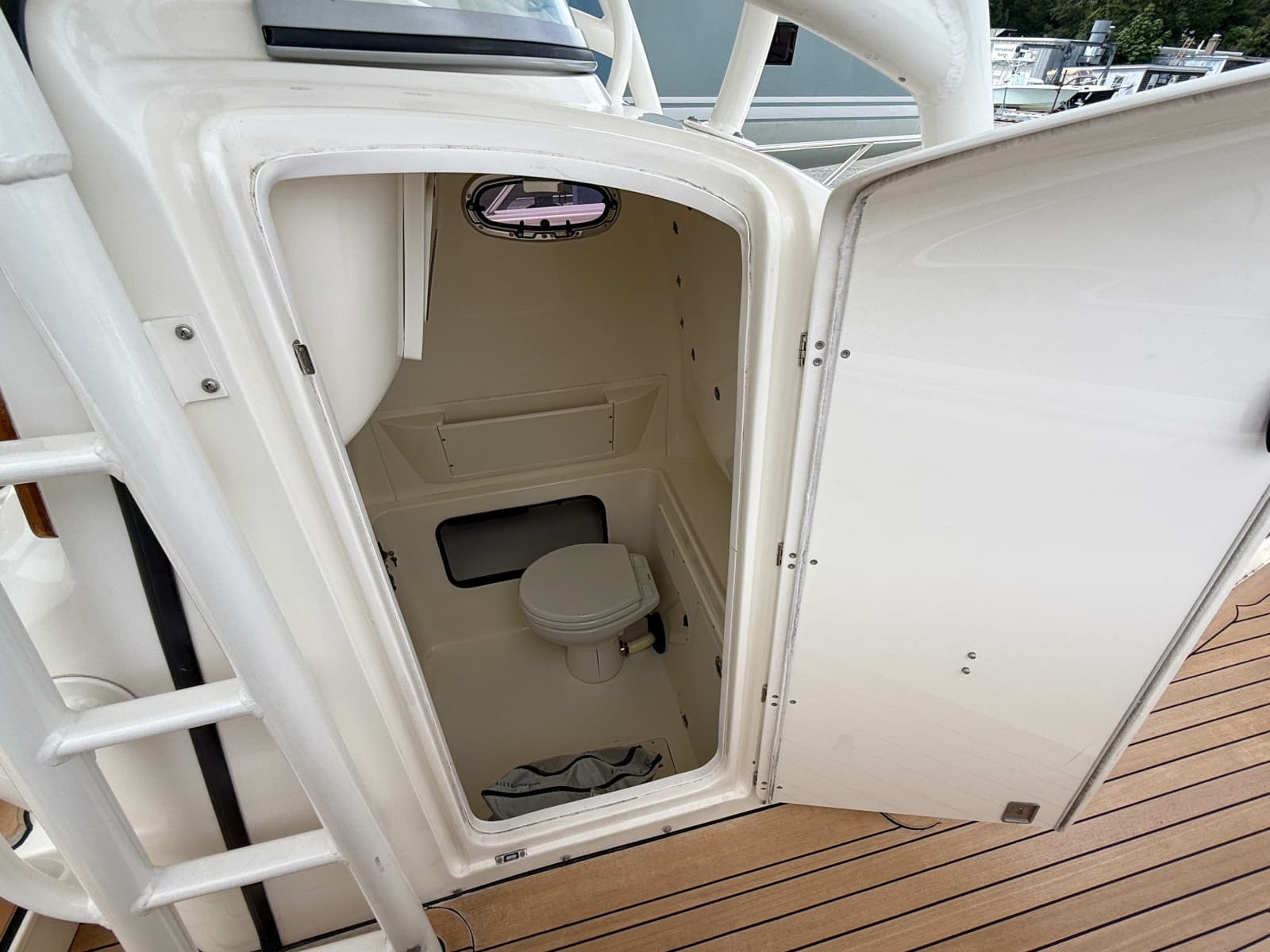 2013 Boston Whaler Justice 32 - Photo 24