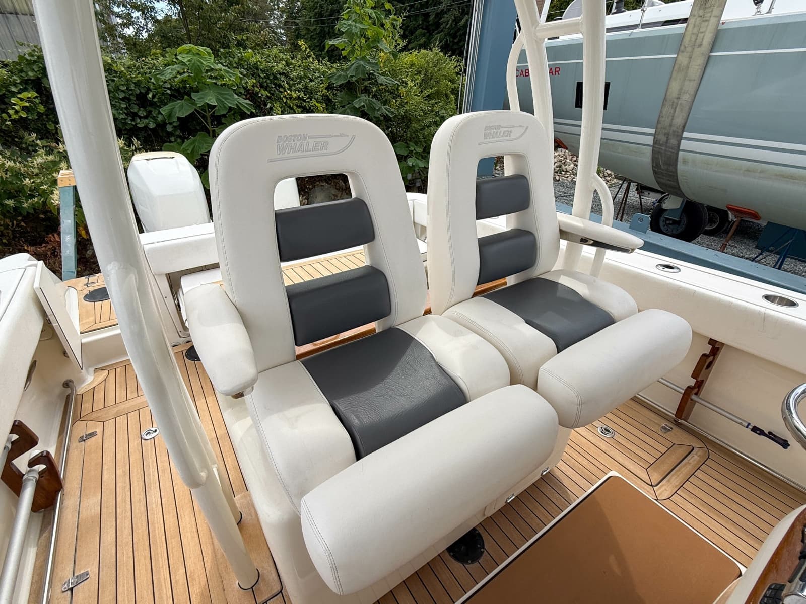 2013 Boston Whaler Justice 32 - Photo 14